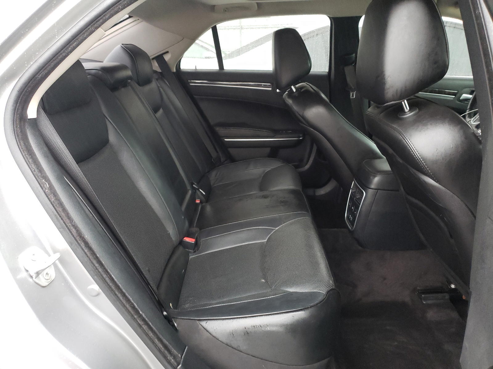 Photo 17 from auction – 2017 CHRYSLER 300C with VIN 2C3CCAEG2HH667860