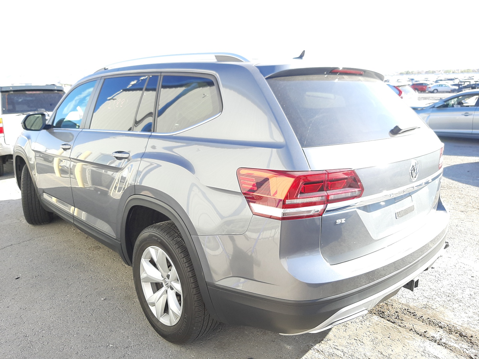 Photo 3 from auction – 2019 VOLKSWAGEN ATLAS SE with VIN 1V2DR2CA2KC524211