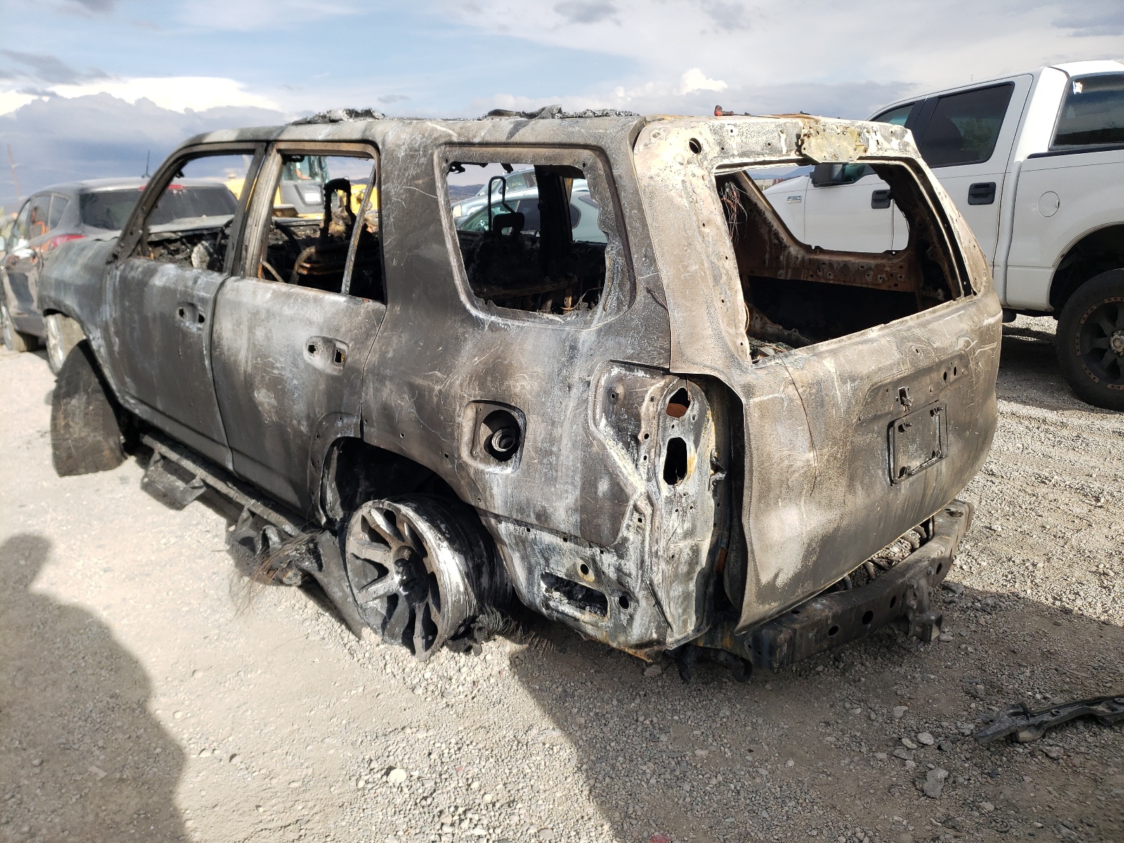 Photo 3 from auction – 2020 TOYOTA 4RUNNER SR with VIN JTEBU5JR7L5797972
