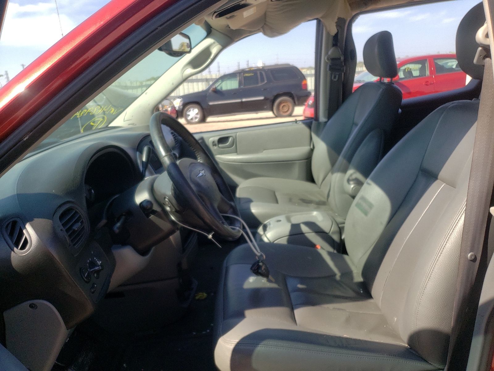 Photo 5 from auction – 2005 CHRYSLER TOWN & COU with VIN 2C4GP54L45R468984