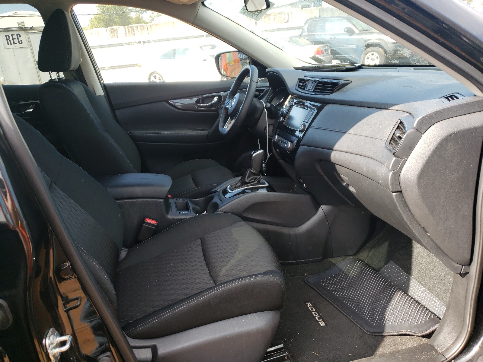 Photo 5 from auction – 2020 NISSAN ROGUE S with VIN KNMAT2MV5LP523216