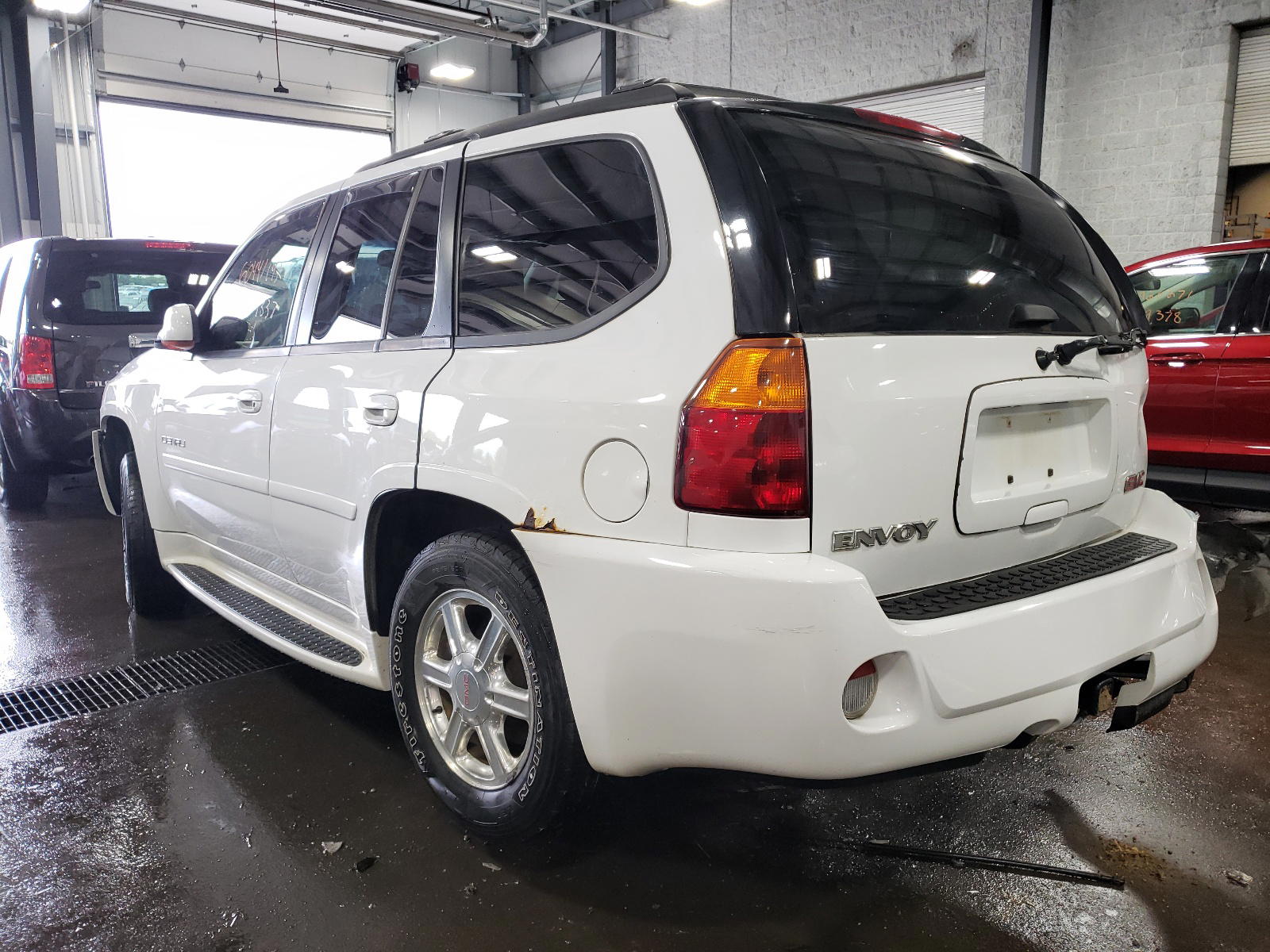 Photo 3 from auction – 2005 GMC ENVOY DENA with VIN 1GKET63M052348427