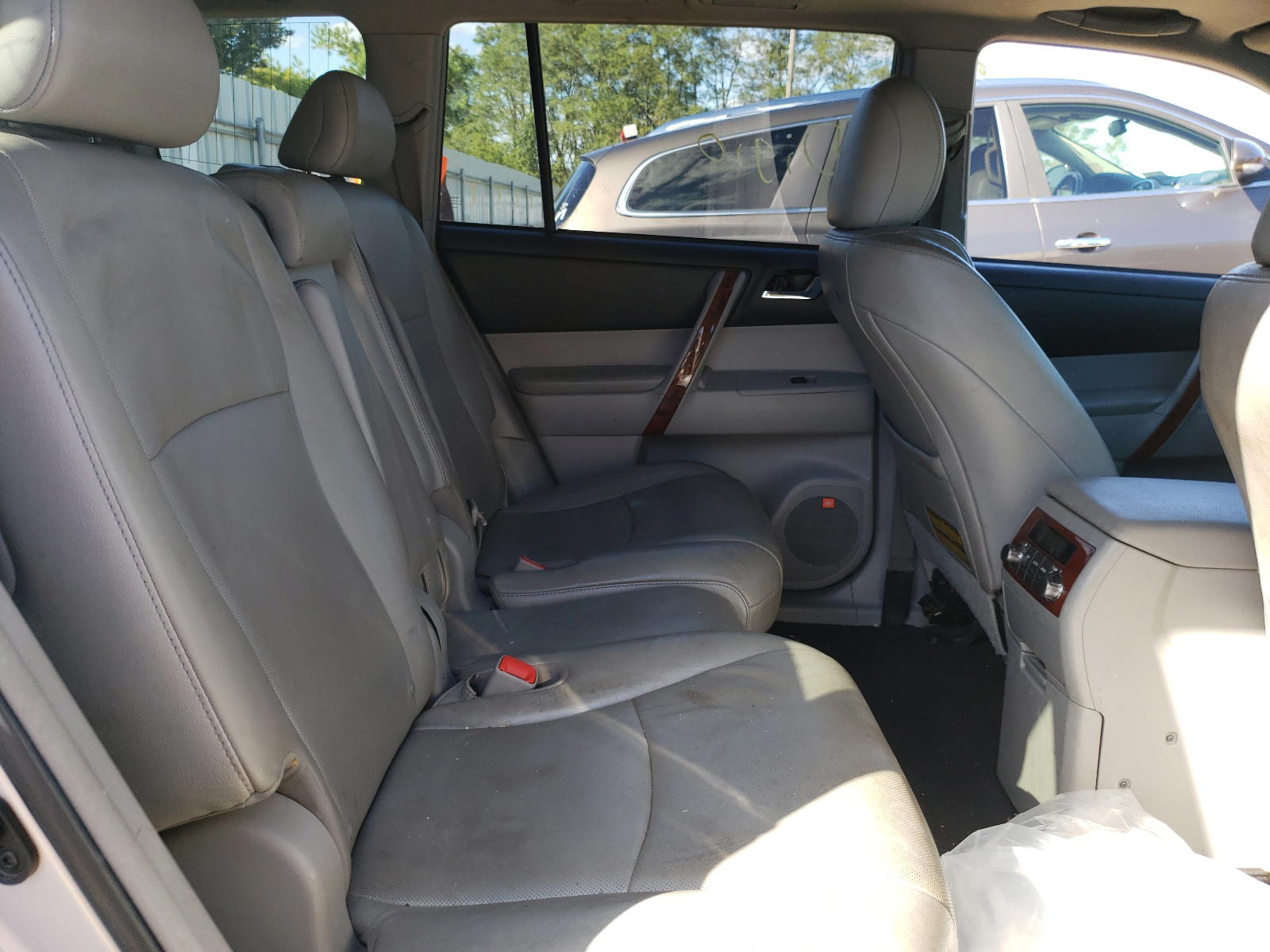Photo 6 from auction – 2012 TOYOTA HIGHLANDER with VIN 5TDDK3EH0CS103867