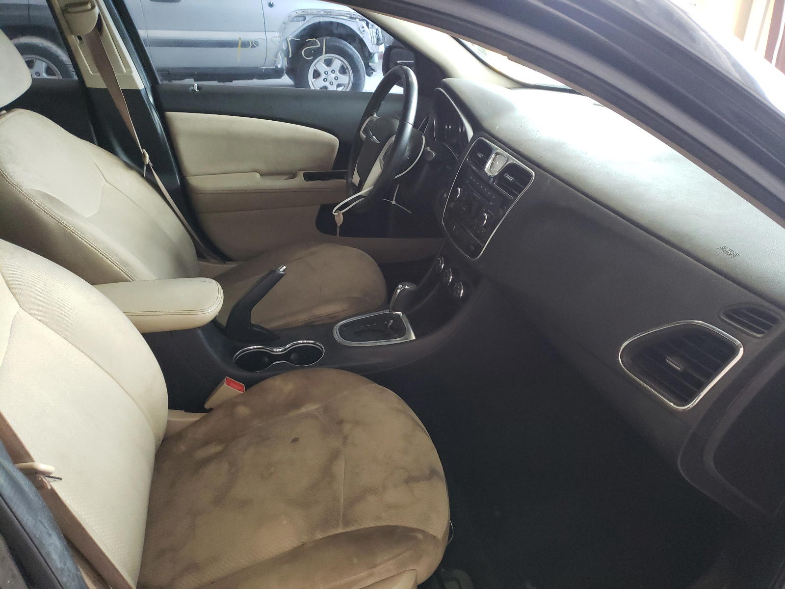 Photo 5 from auction – 2012 CHRYSLER 200 TOURIN with VIN 1C3CCBBB0CN302818