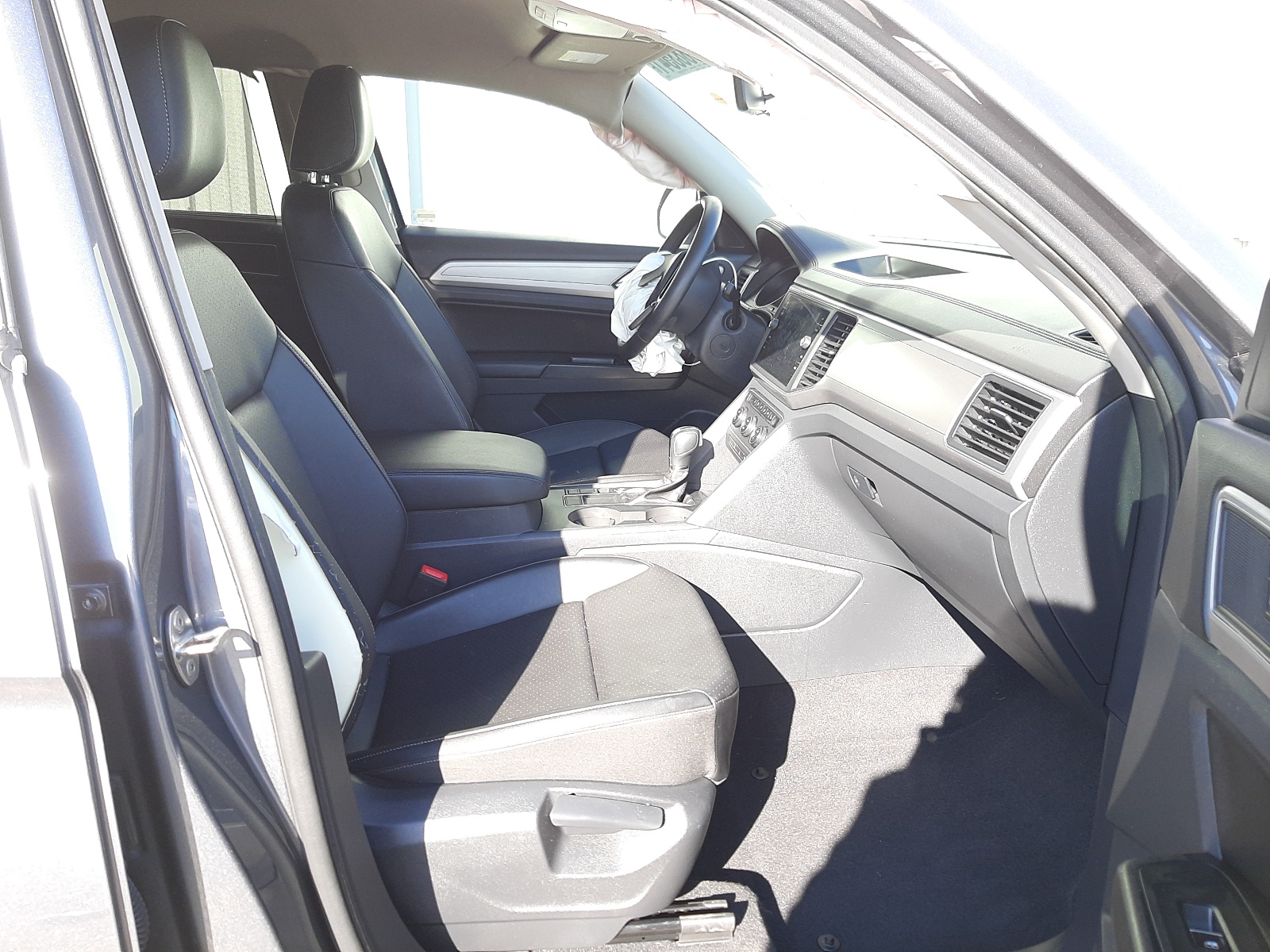 Photo 5 from auction – 2019 VOLKSWAGEN ATLAS SE with VIN 1V2DR2CA2KC524211