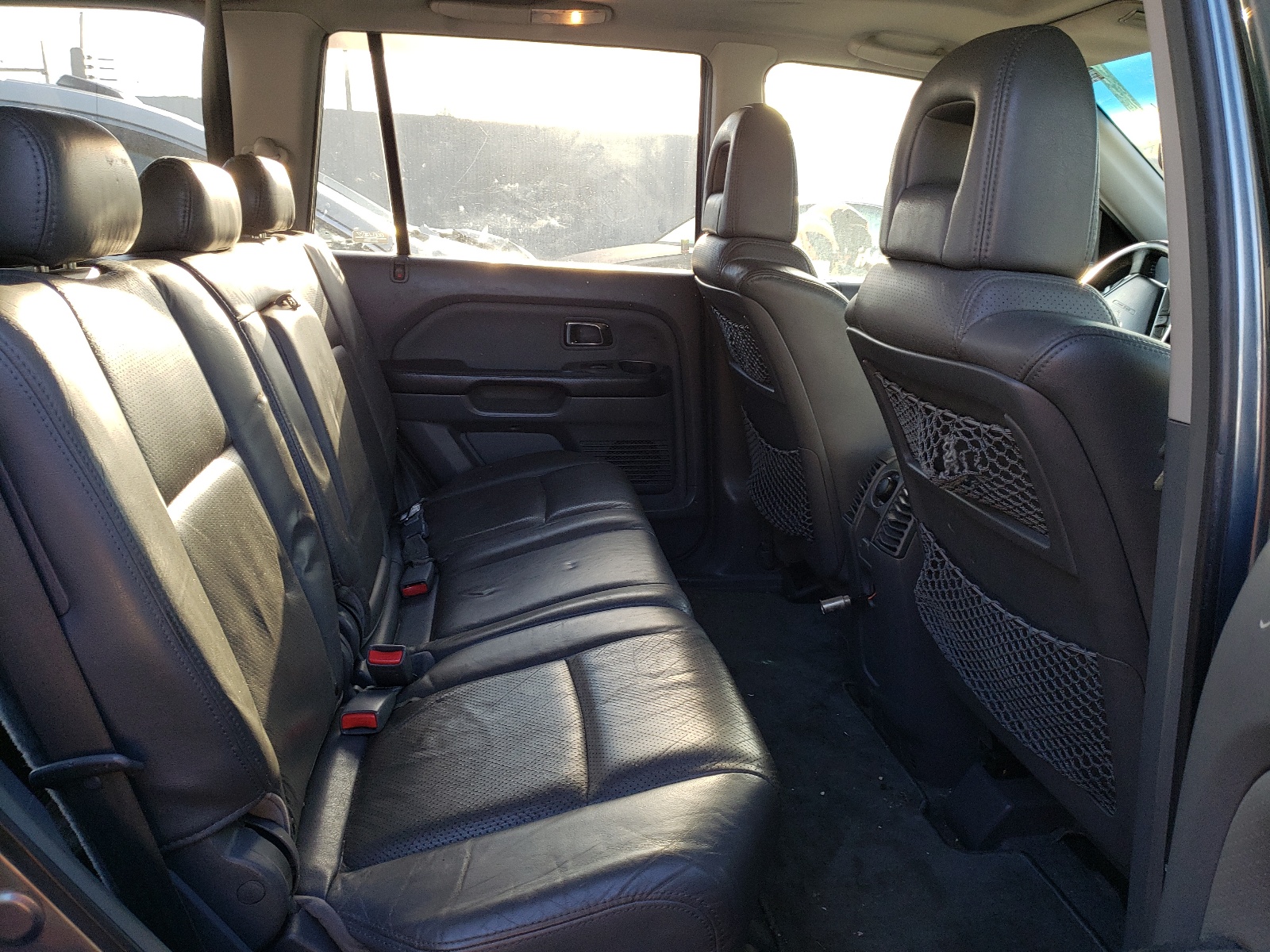 Photo 6 from auction – 2005 HONDA PILOT EXL with VIN 2HKYF18735H567404