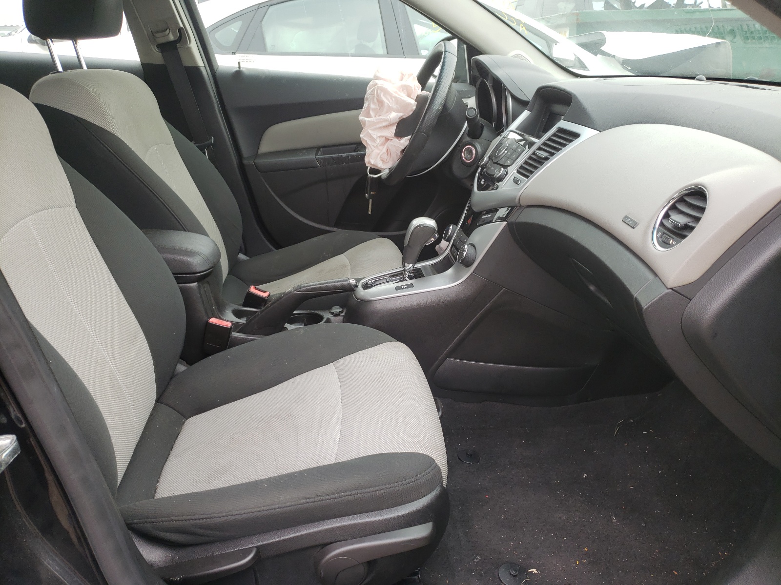 Photo 5 from auction – 2011 CHEVROLET CRUZE LS with VIN 1G1PC5SH7B7257374