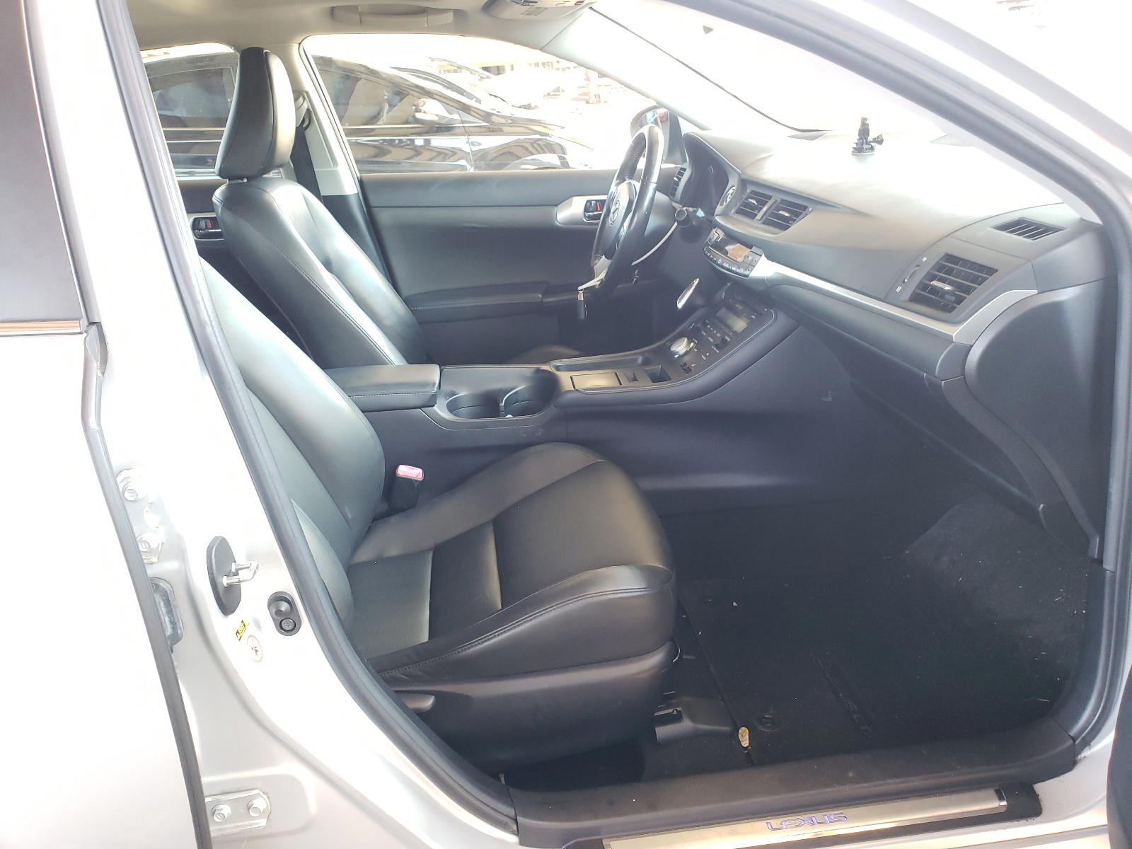 Photo 5 from auction – 2011 LEXUS CT 200 with VIN JTHKD5BH7B2005652