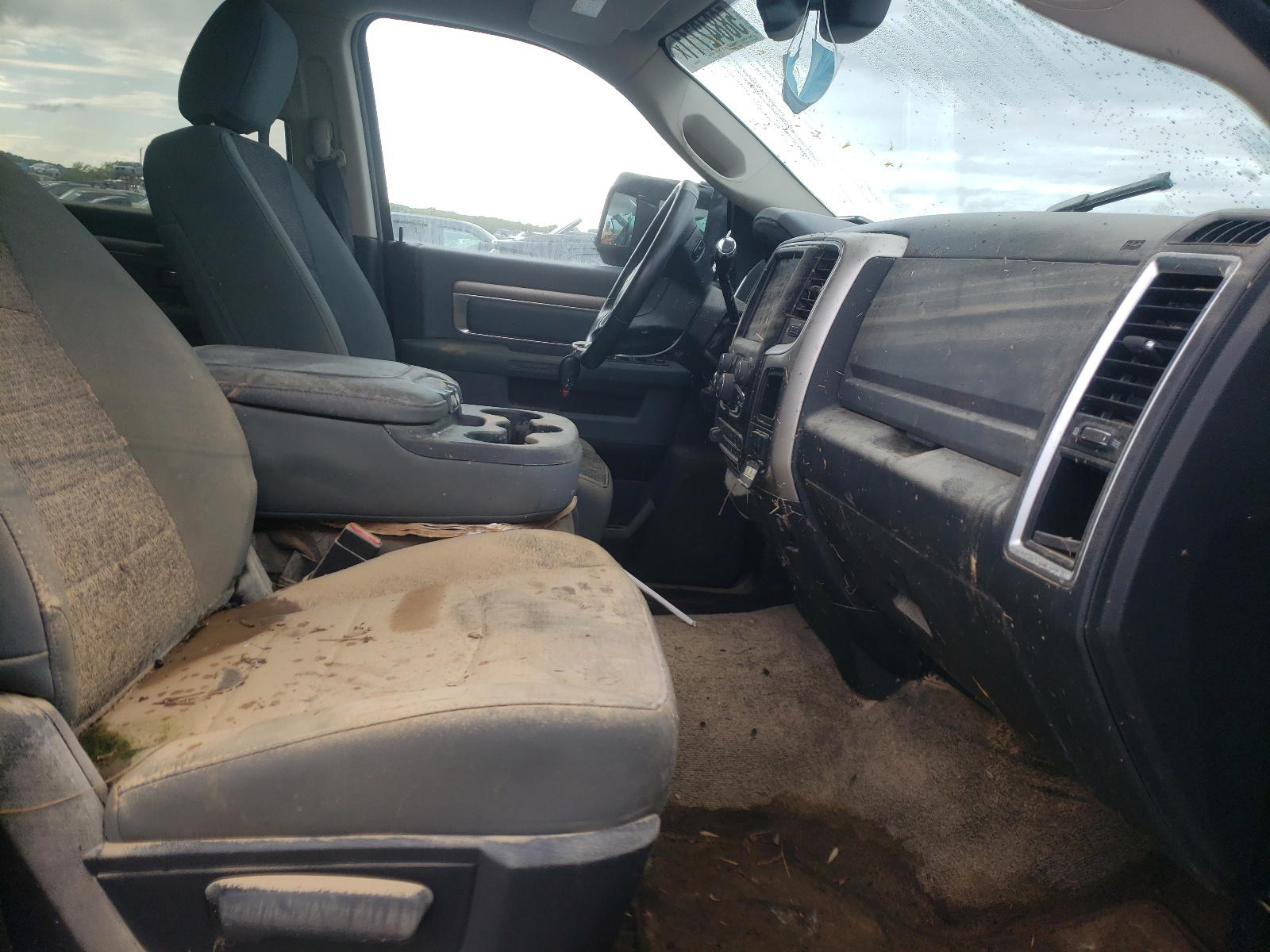 Photo 5 from auction – 2017 RAM 3500 SLT with VIN 3C63RRHL3HG650672