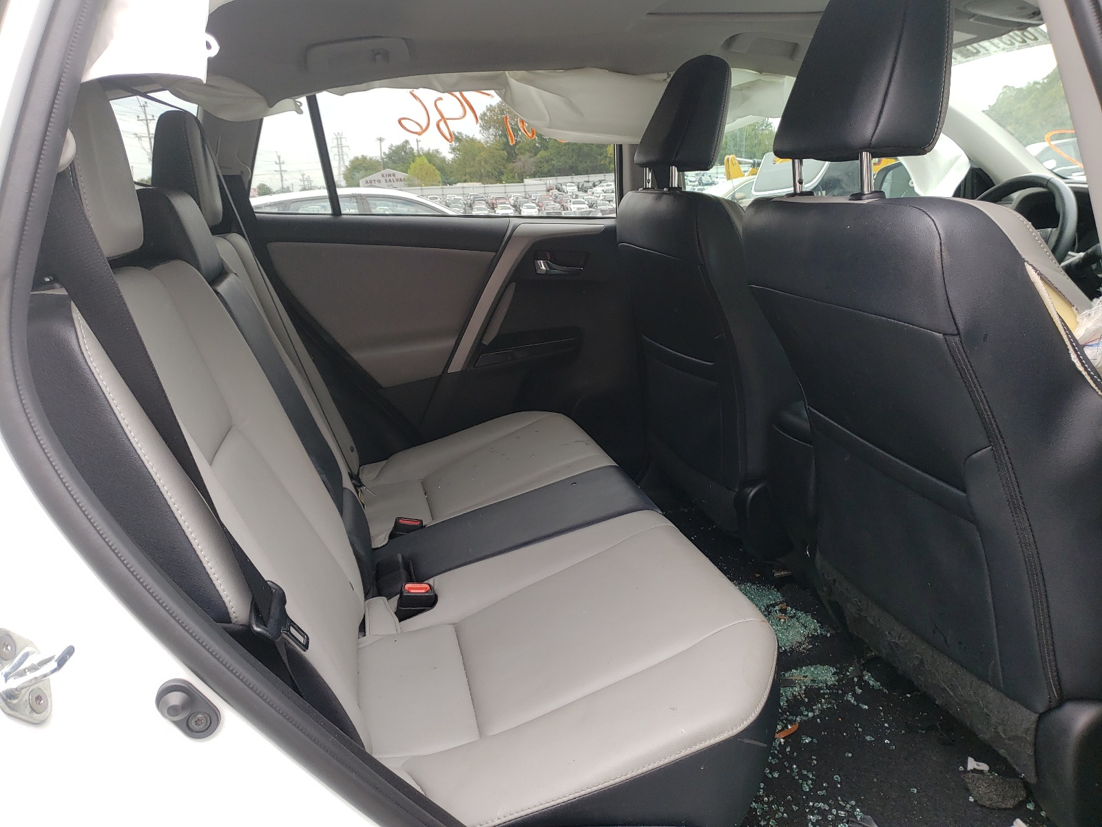 Photo 6 from auction – 2017 TOYOTA RAV4 LIMIT with VIN 2T3YFREV9HW325926