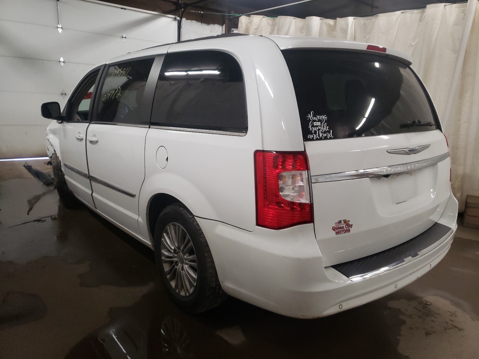 Photo 3 from auction – 2016 CHRYSLER TOWN & COU with VIN 2C4RC1CG0GR240405