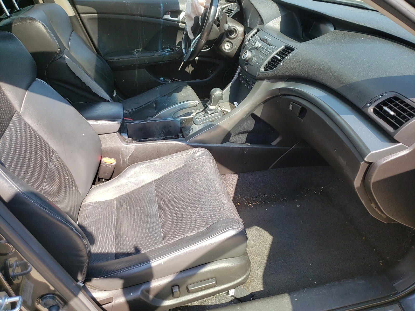 Photo 5 from auction – 2011 ACURA TSX with VIN JH4CU2F63BC006657