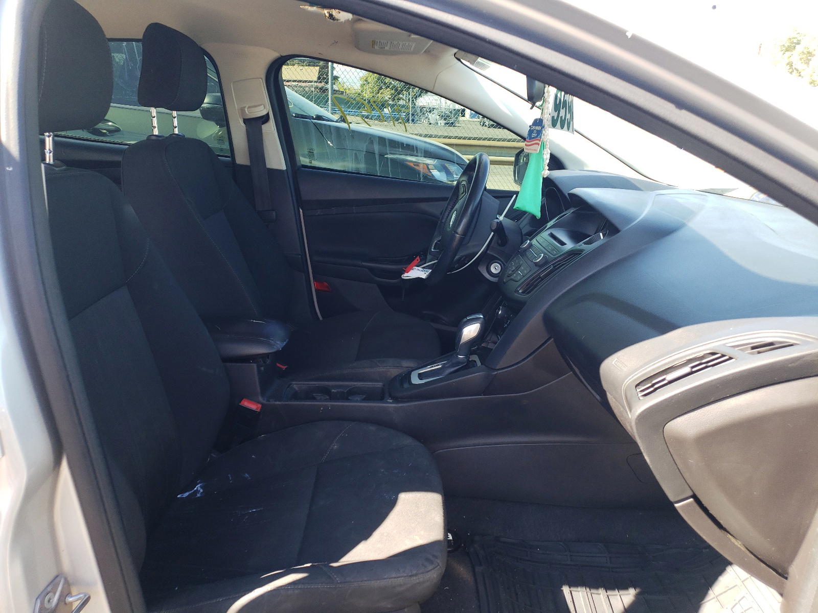 Photo 5 from auction – 2015 FORD FOCUS SE with VIN 1FADP3F29FL300043
