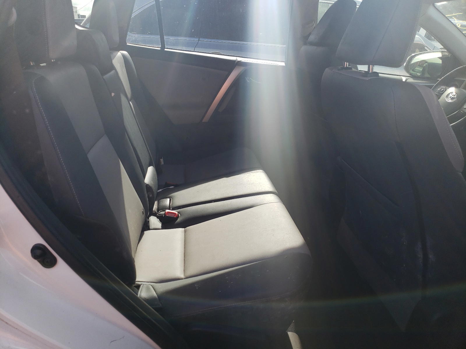 Photo 6 from auction – 2015 TOYOTA RAV4 LIMIT with VIN JTMDFREV9FD162719