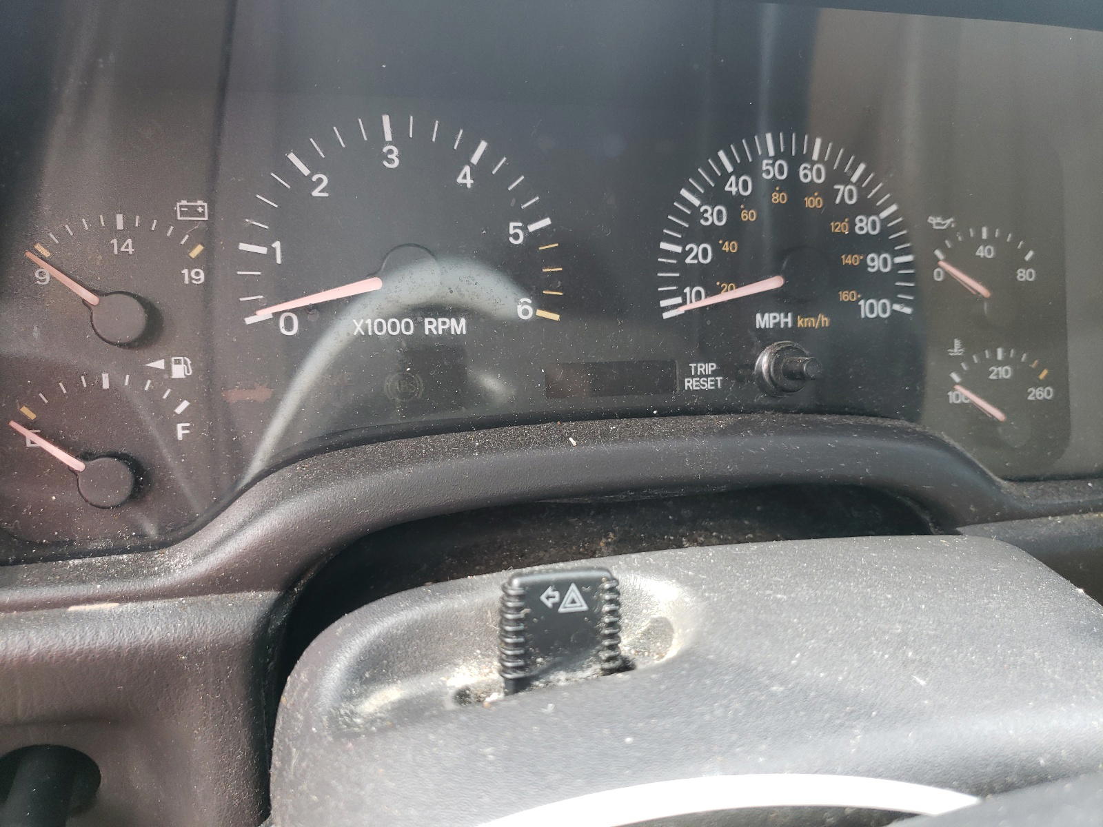 Photo 8 from auction – 2001 JEEP CHEROKEE C with VIN 1J4FF58S71L574391