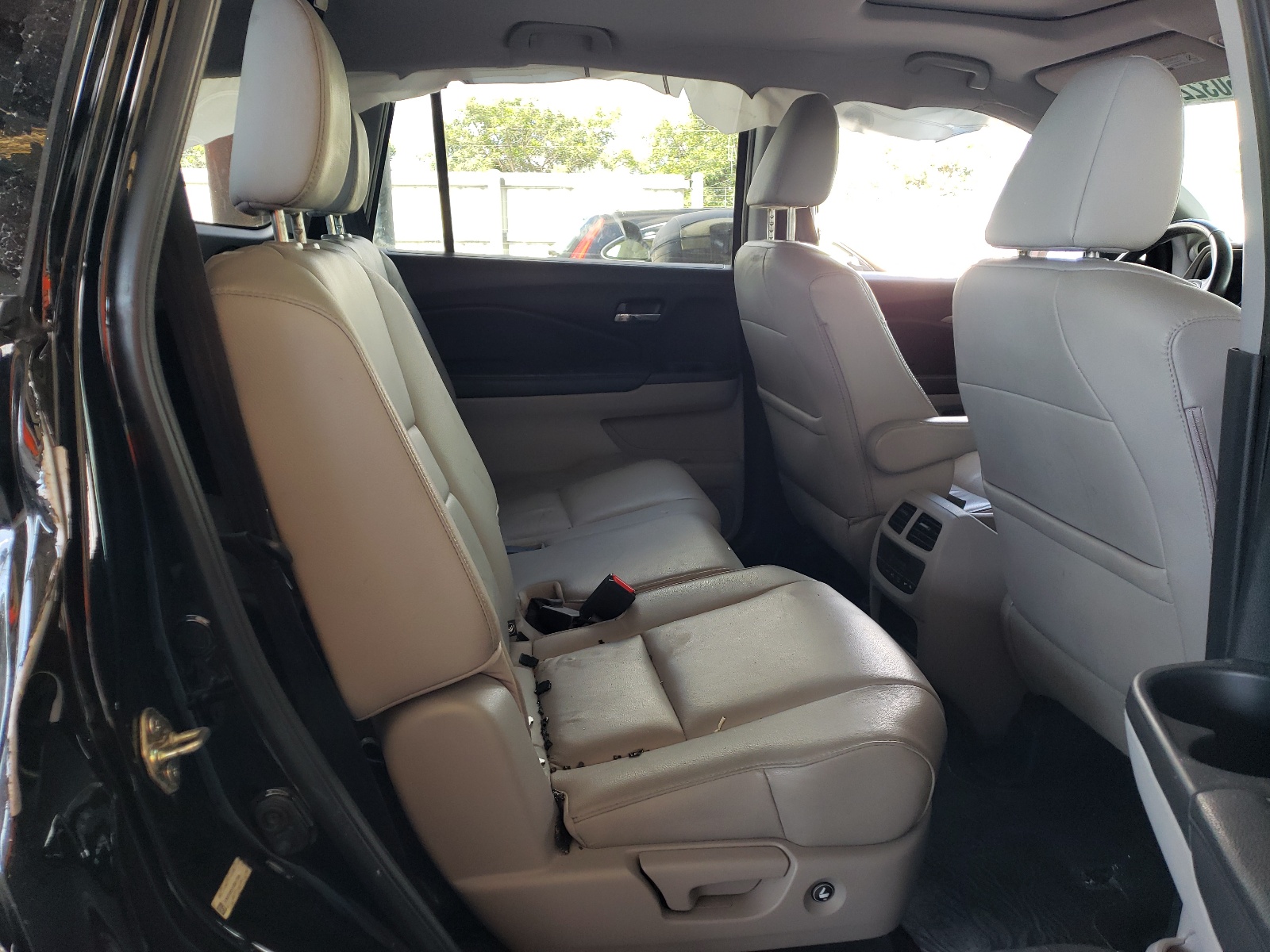 Photo 6 from auction – 2016 HONDA PILOT EXL with VIN 5FNYF5H51GB017688