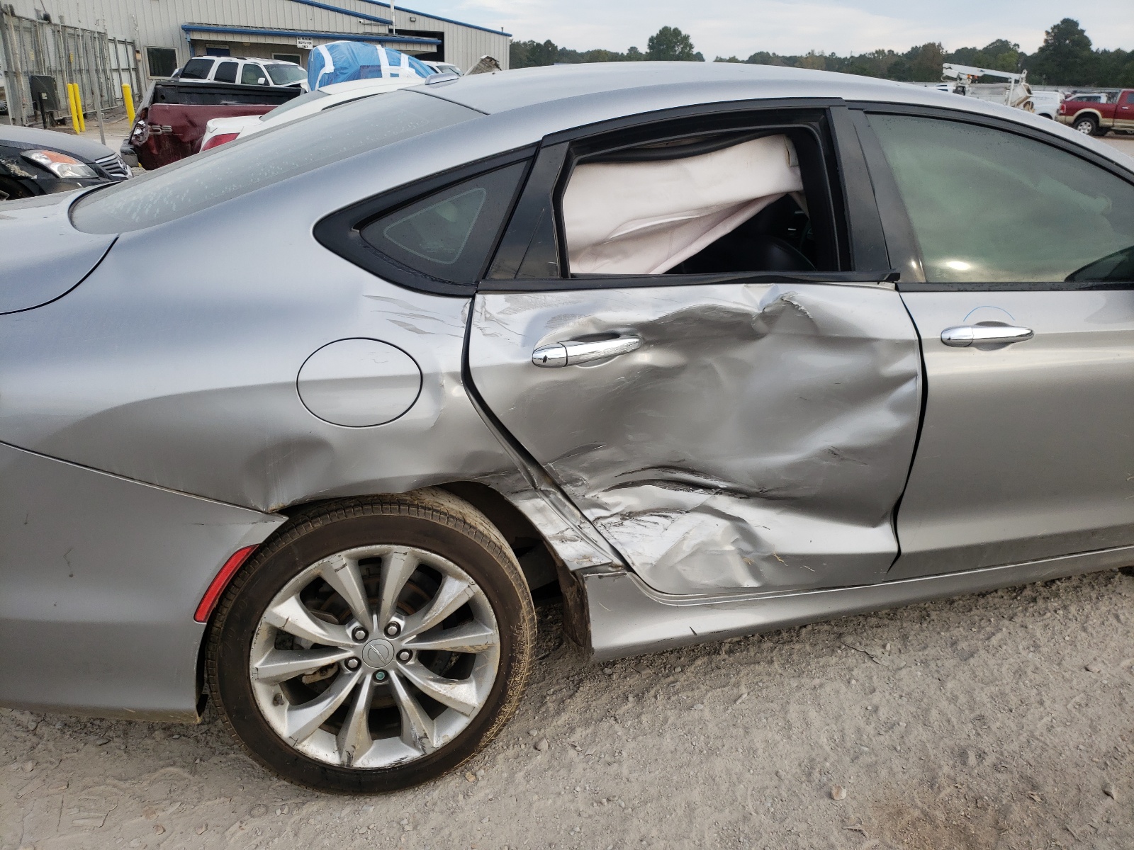 Photo 9 from auction – 2015 CHRYSLER 200 S with VIN 1C3CCCBB1FN743934