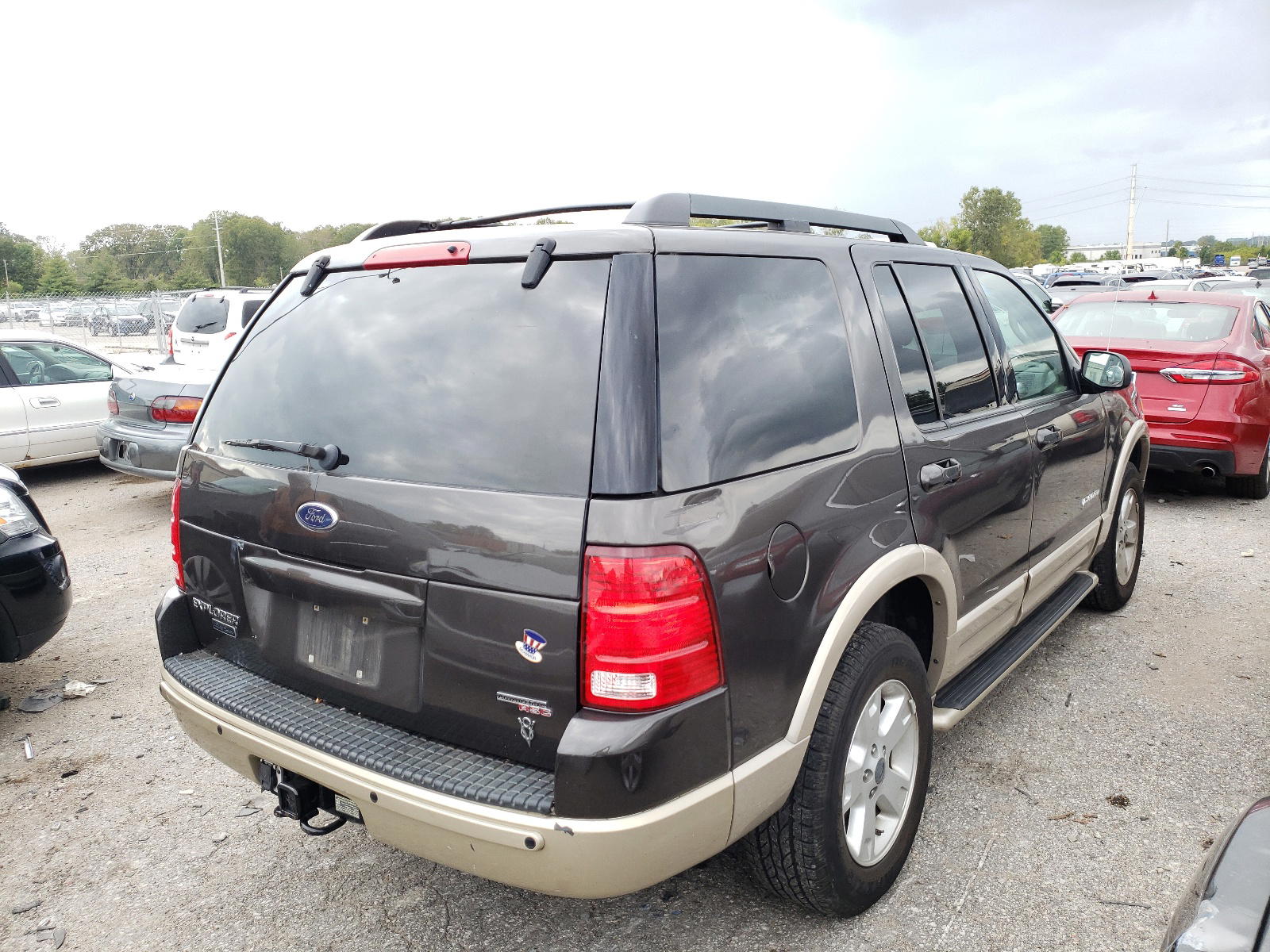 Photo 4 from auction – 2005 FORD EXPLORER E with VIN 1FMZU74W45UB37103