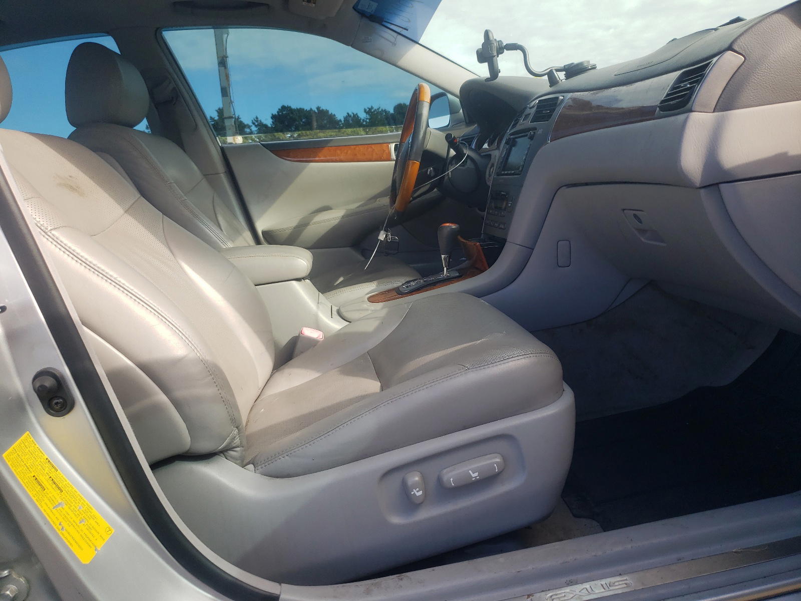 Photo 5 from auction – 2005 LEXUS ES 330 with VIN JTHBA30G555099489