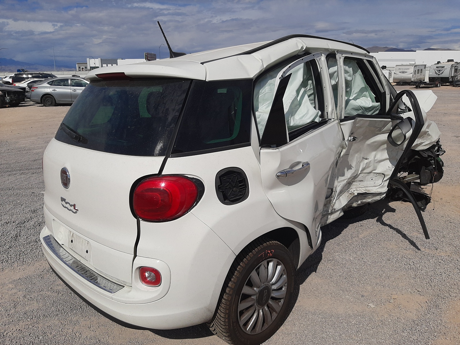 Photo 4 from auction – 2017 FIAT 500L POP with VIN ZFBCFAAH1HZ038546