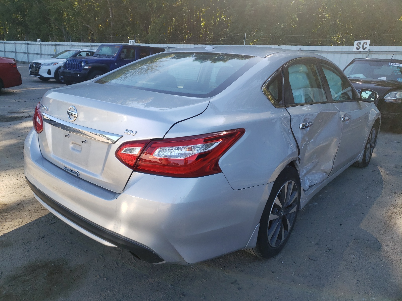 Photo 4 from auction – 2017 NISSAN ALTIMA 2.5 with VIN 1N4AL3AP1HC281721