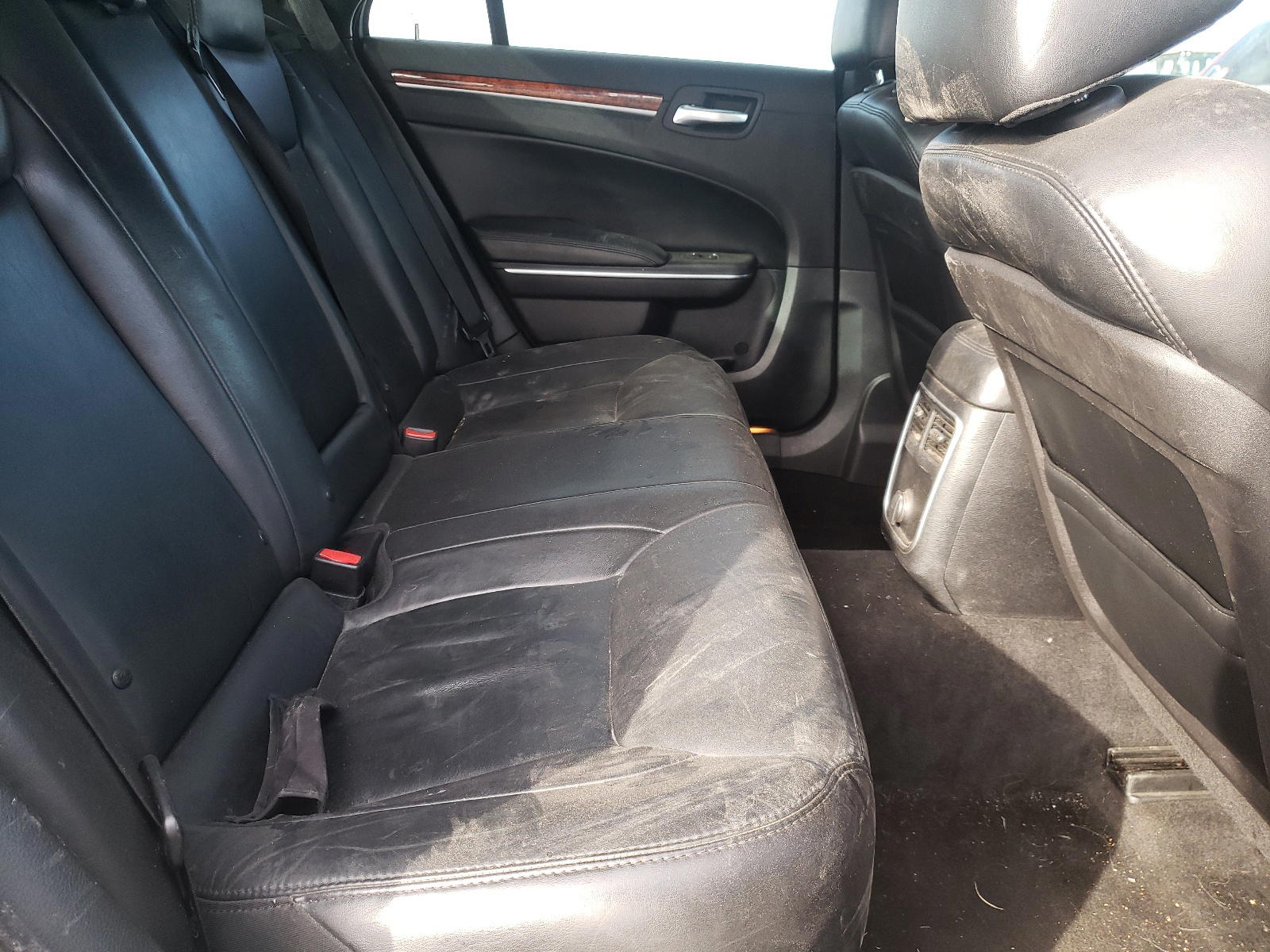 Photo 6 from auction – 2013 CHRYSLER 300 with VIN 2C3CCAAG1DH728180