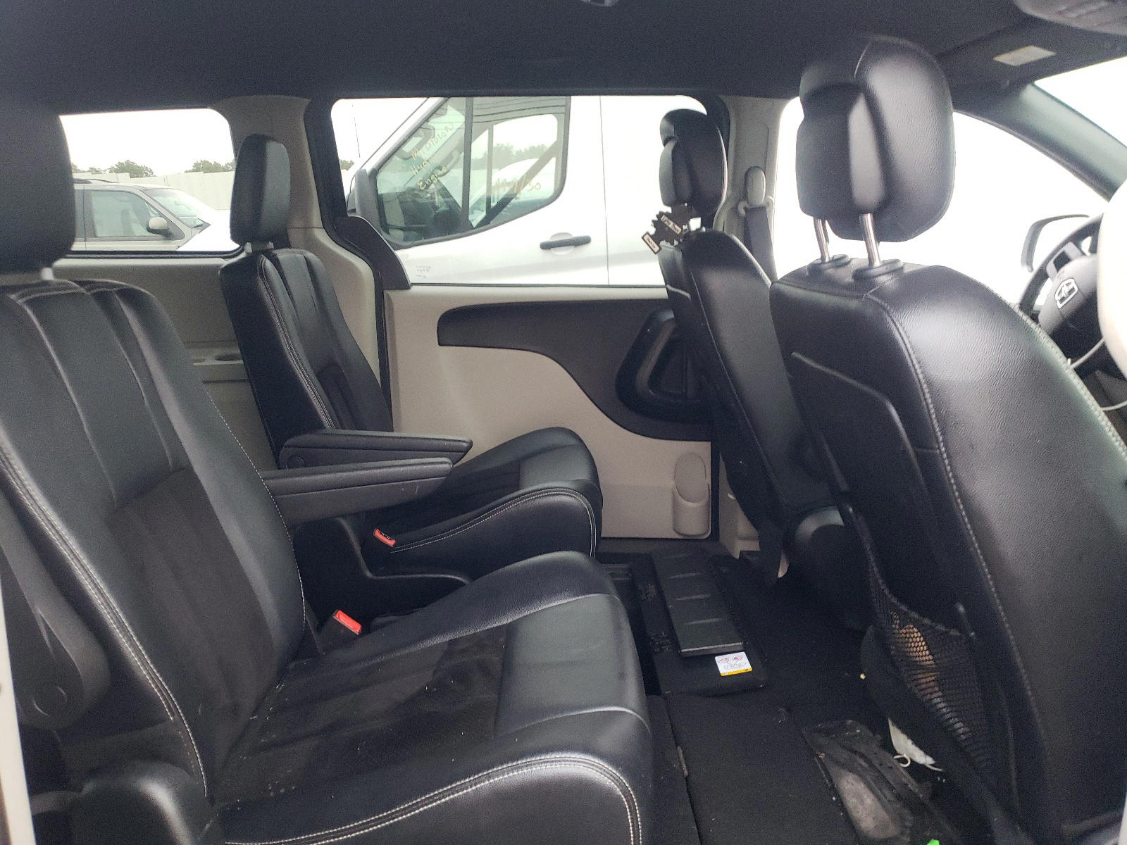 Photo 6 from auction – 2017 DODGE GRAND CARA with VIN 2C4RDGCG6HR735886