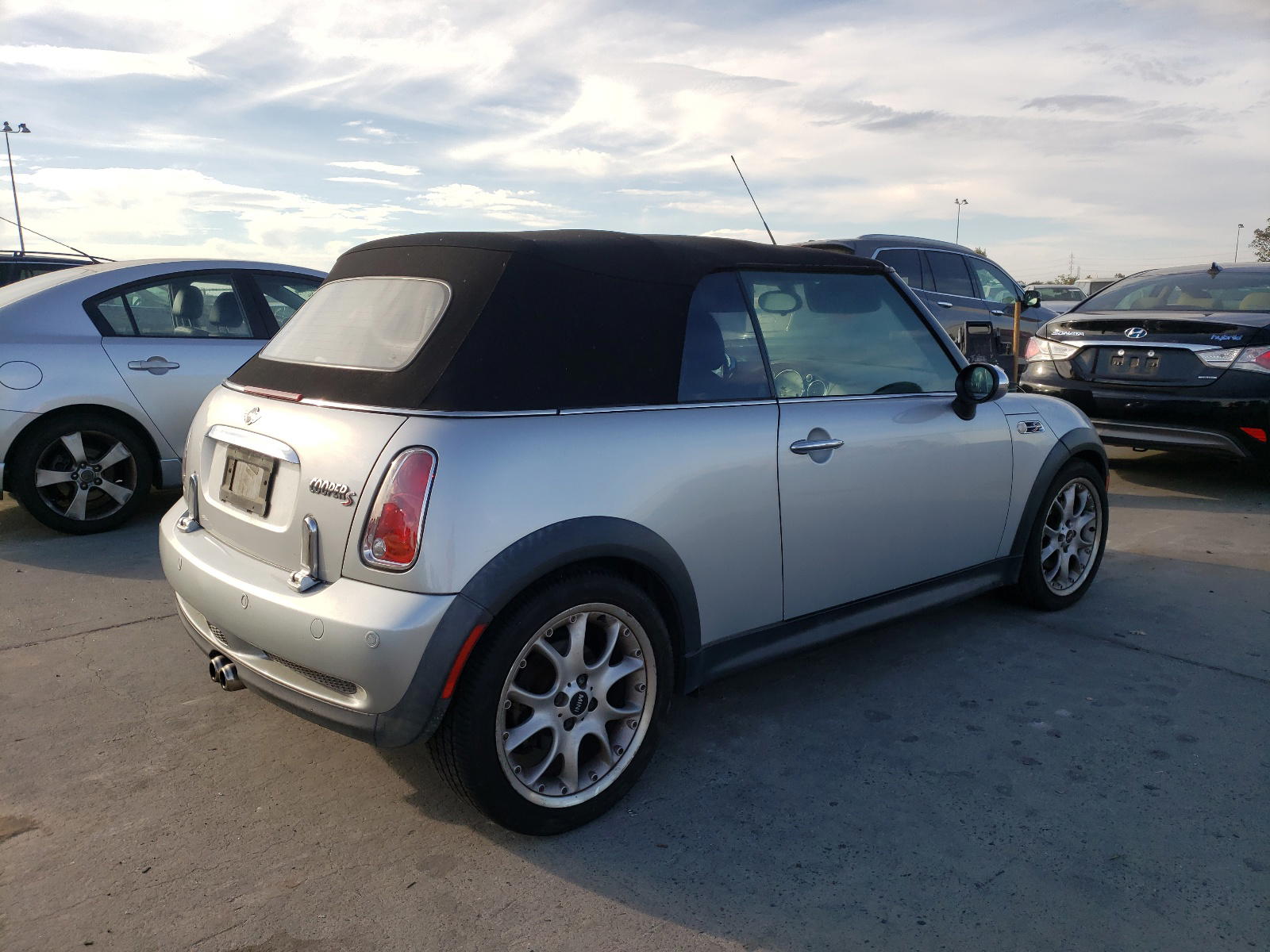 Photo 4 from auction – 2005 MINI COOPER S with VIN WMWRH33535TK56516