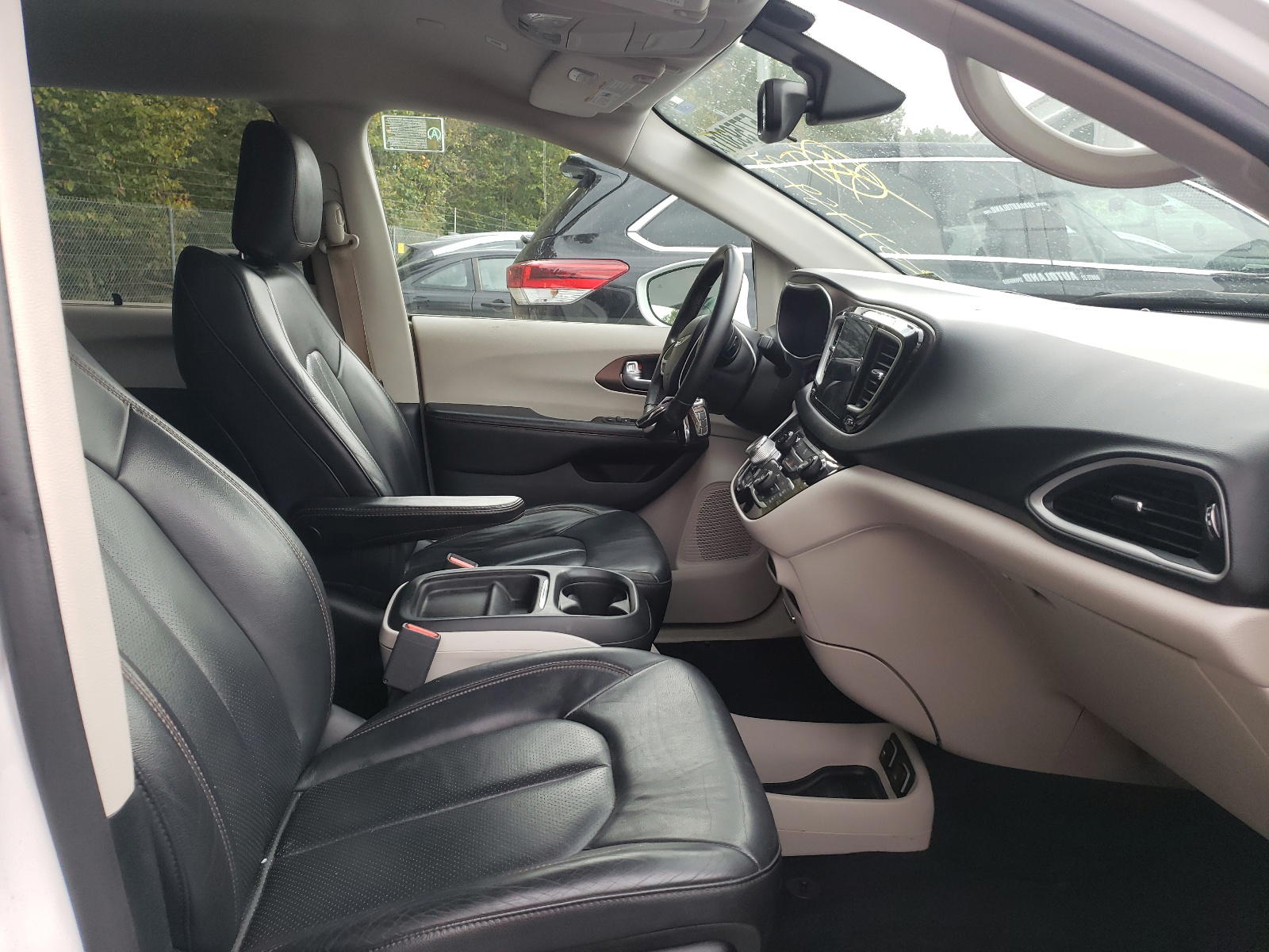 Photo 5 from auction – 2018 CHRYSLER PACIFICA T with VIN 2C4RC1BGXJR112276