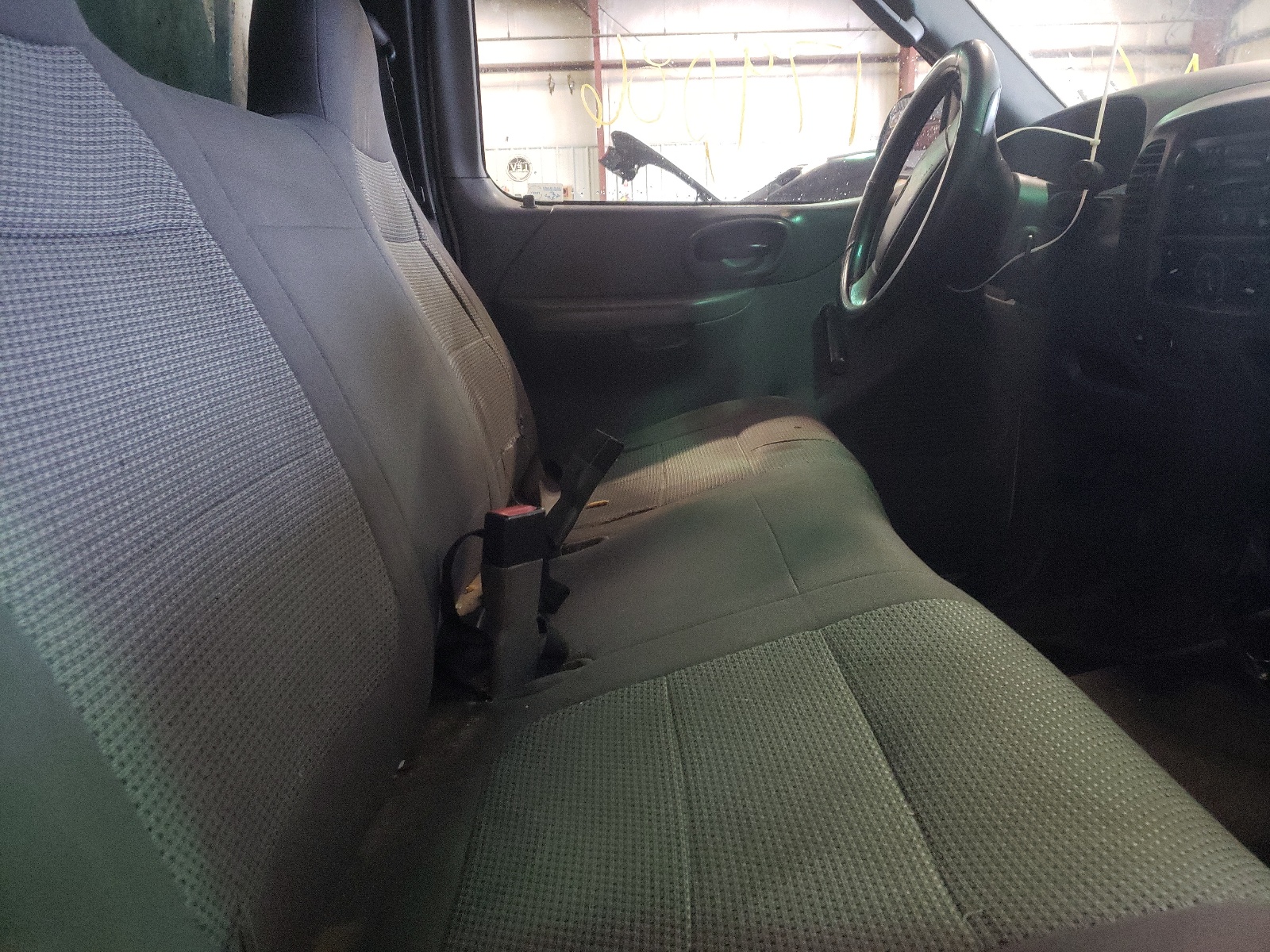 Фото 5 с аукциона – 2002 FORD F150 с VIN 1FTRF172X2NB39903