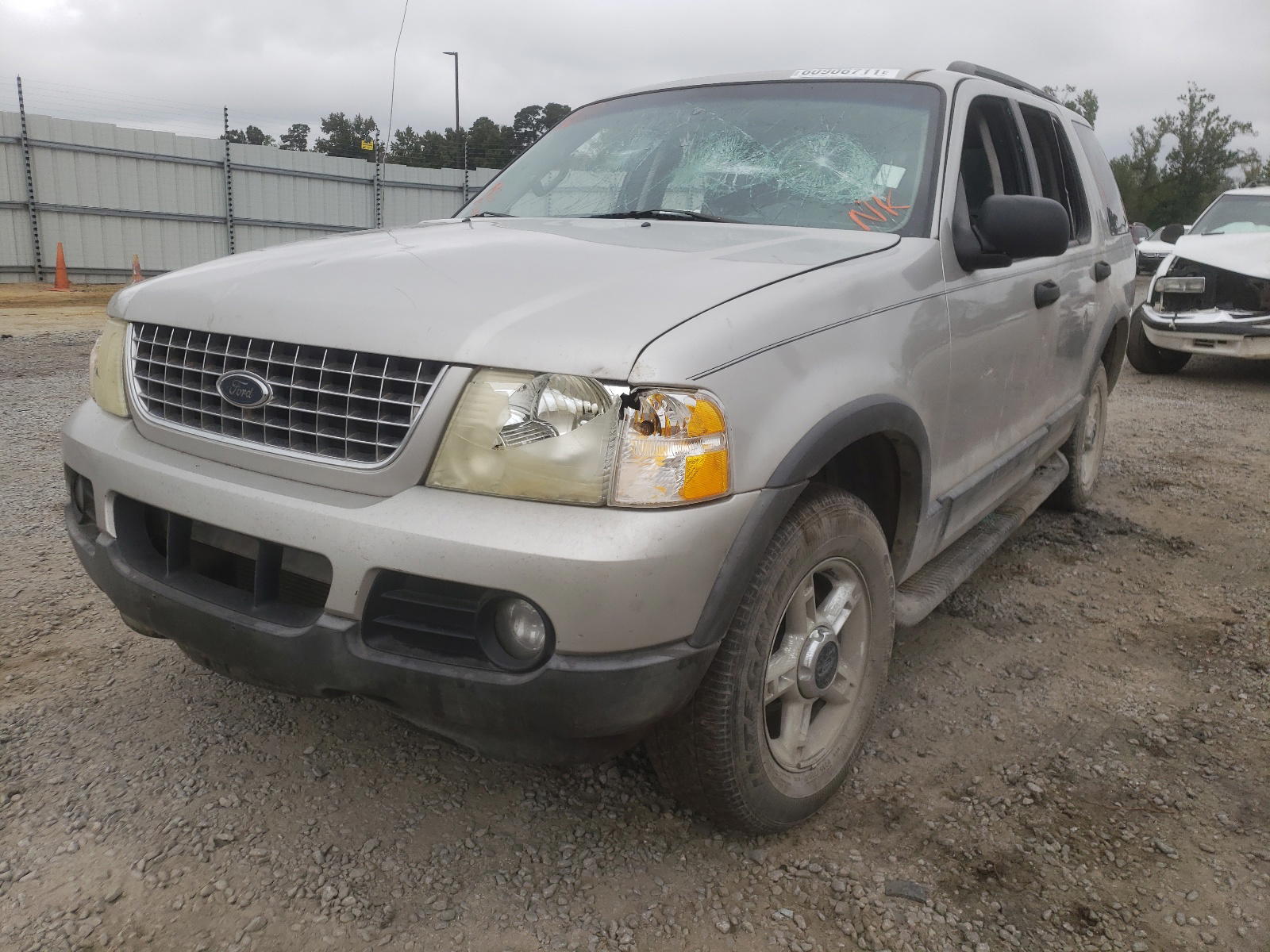 Photo 2 from auction – 2003 FORD EXPLORER X with VIN 1FMZU63K73UB54306