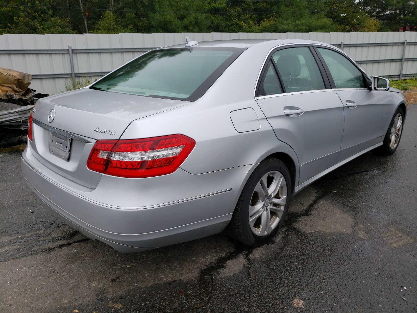 Photo 4 from auction – 2011 MERCEDES-BENZ E 350 4MAT with VIN WDDHF8HB0BA303563