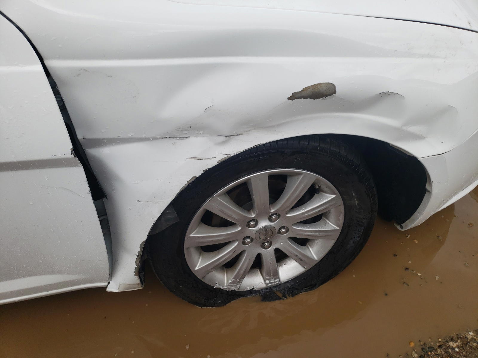 Photo 9 from auction – 2013 CHRYSLER 200 TOURIN with VIN 1C3CCBBB2DN575213