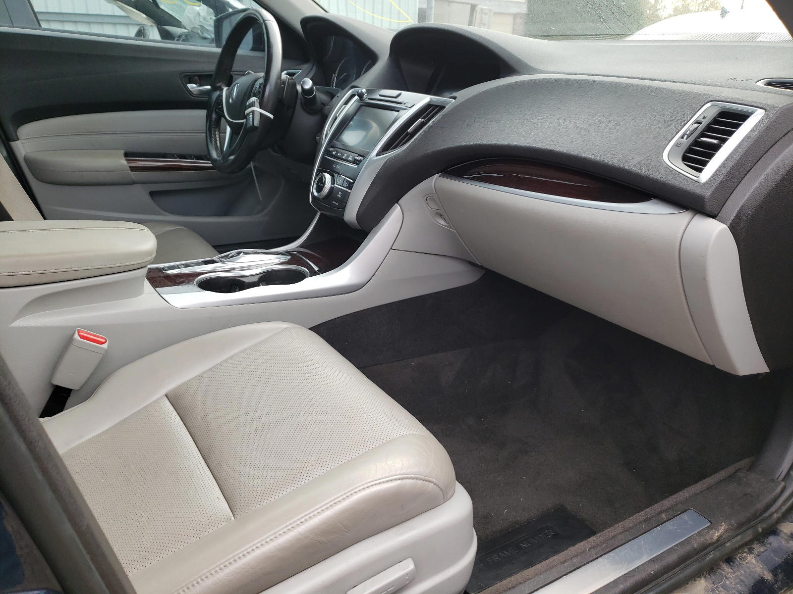 Photo 5 from auction – 2016 ACURA TLX TECH with VIN 19UUB3F56GA004530