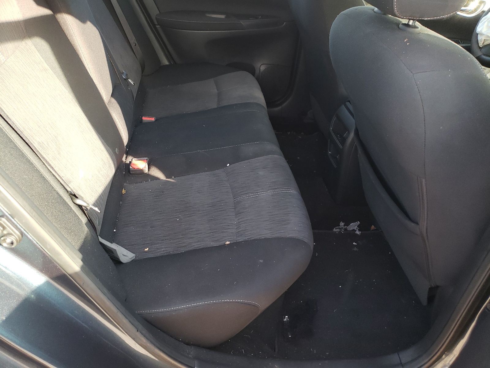 Photo 6 from auction – 2015 NISSAN SENTRA S with VIN 3N1AB7AP1FY253106