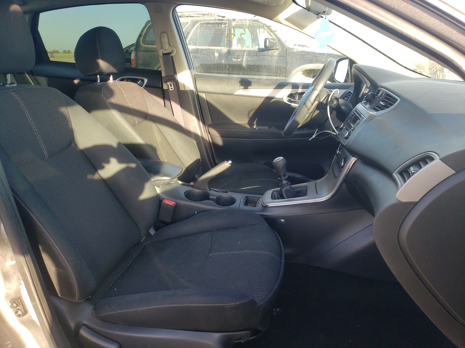 Photo 5 from auction – 2015 NISSAN SENTRA S with VIN 3N1AB7AP3FY254239