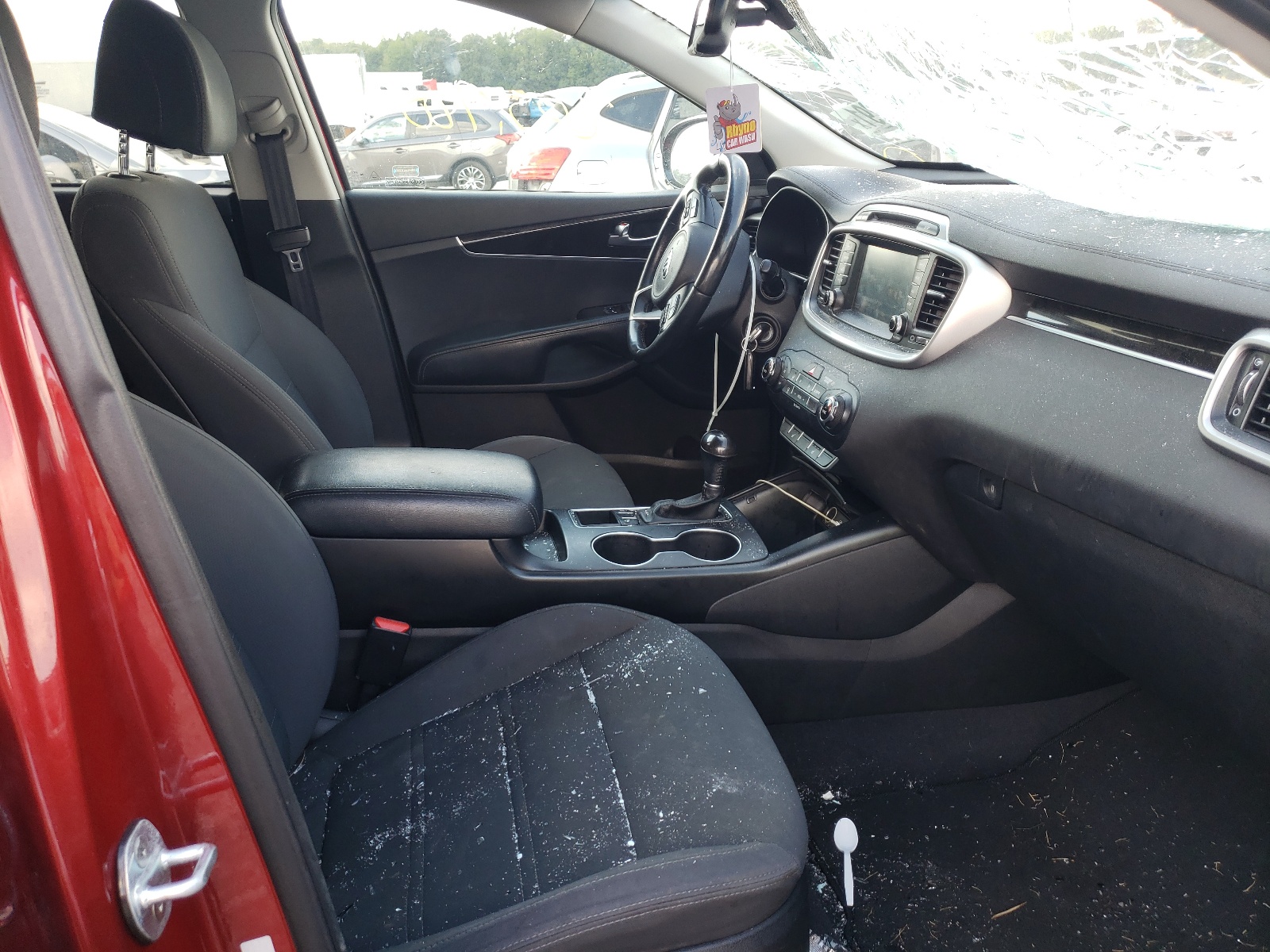 Photo 5 from auction – 2017 KIA SORENTO LX with VIN 5XYPG4A35HG206897