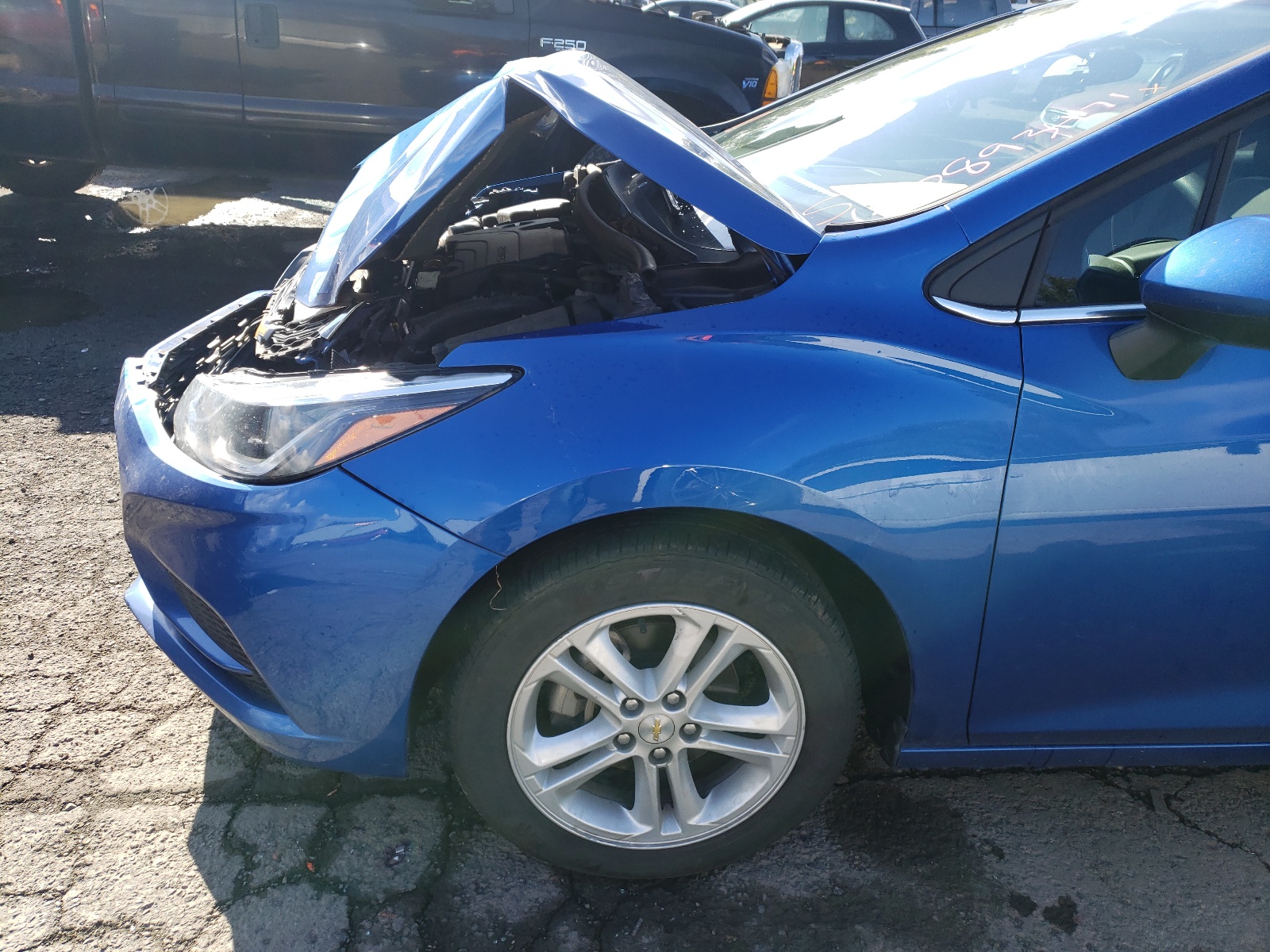 Photo 9 from auction – 2018 CHEVROLET CRUZE LT with VIN 1G1BE5SM2J7210902