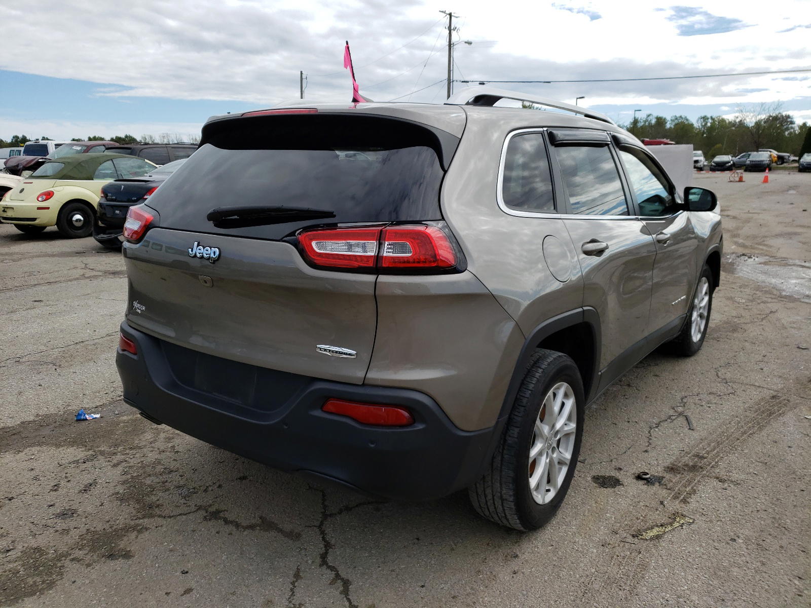 Photo 4 from auction – 2017 JEEP CHEROKEE with VIN 1C4PJLCB4HW560140