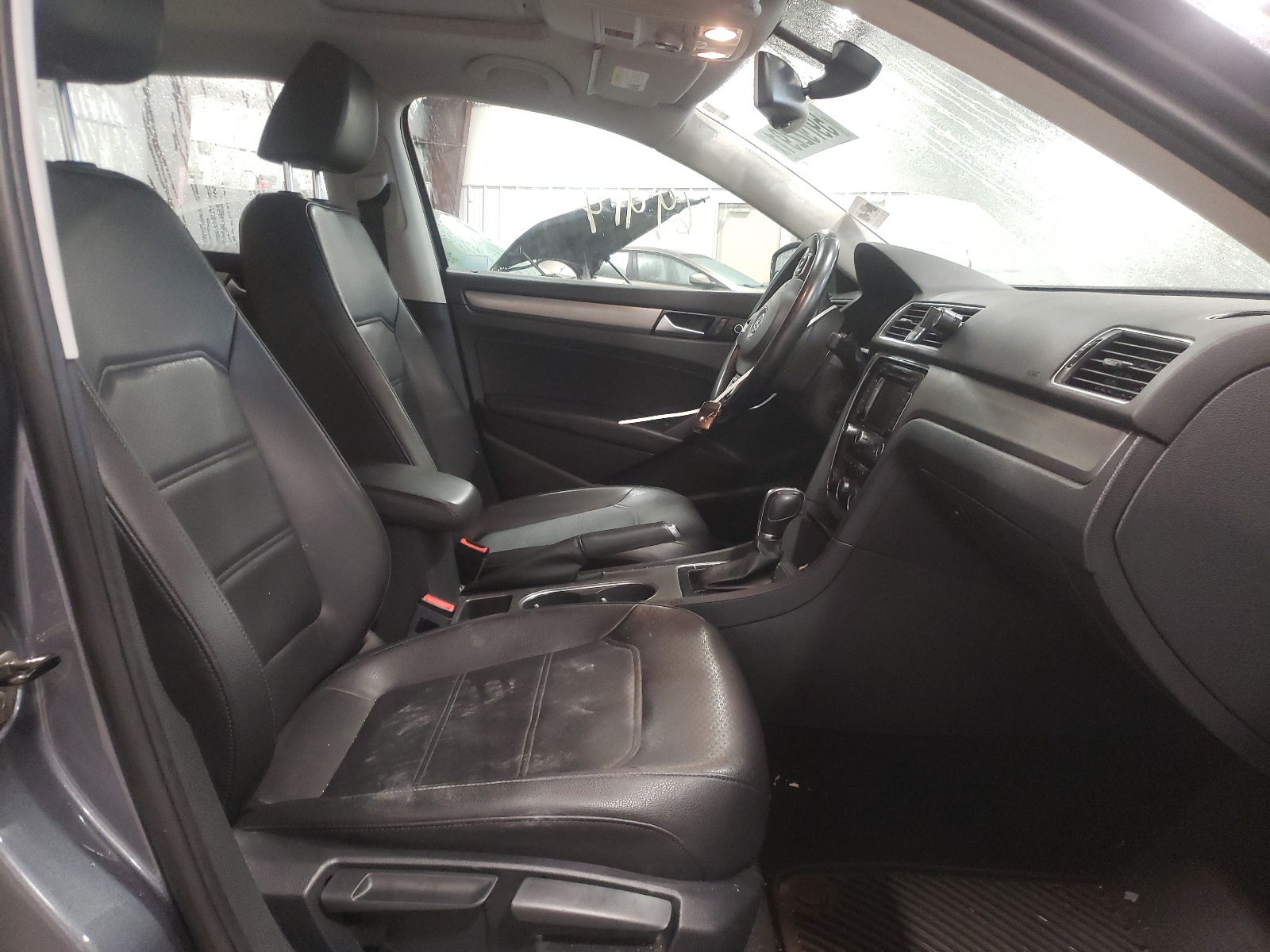 Photo 5 from auction – 2014 VOLKSWAGEN PASSAT SE with VIN 1VWBN7A3XEC089865