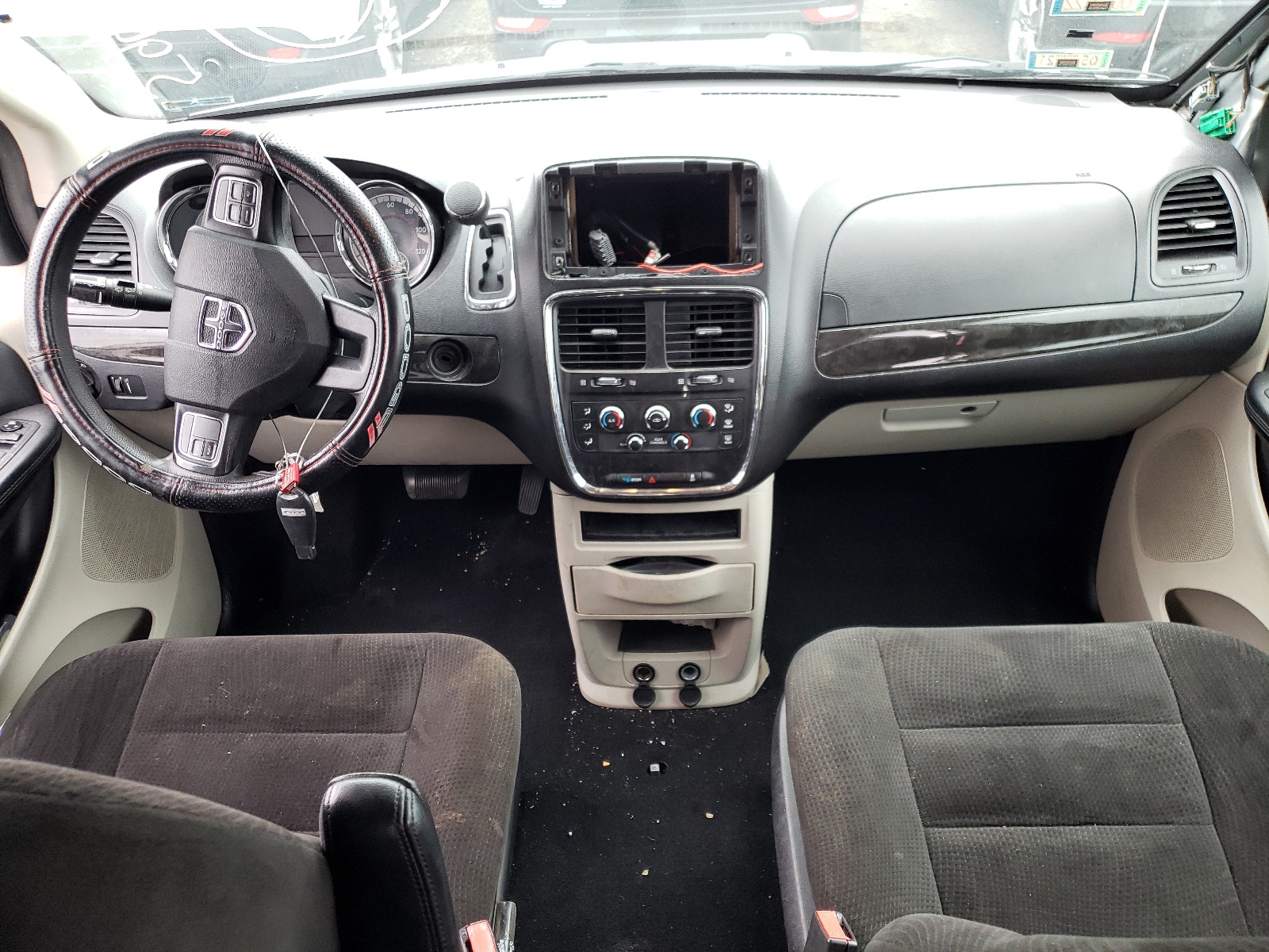 Photo 9 from auction – 2015 DODGE GRAND CARA with VIN 2C4RDGBG3FR559667