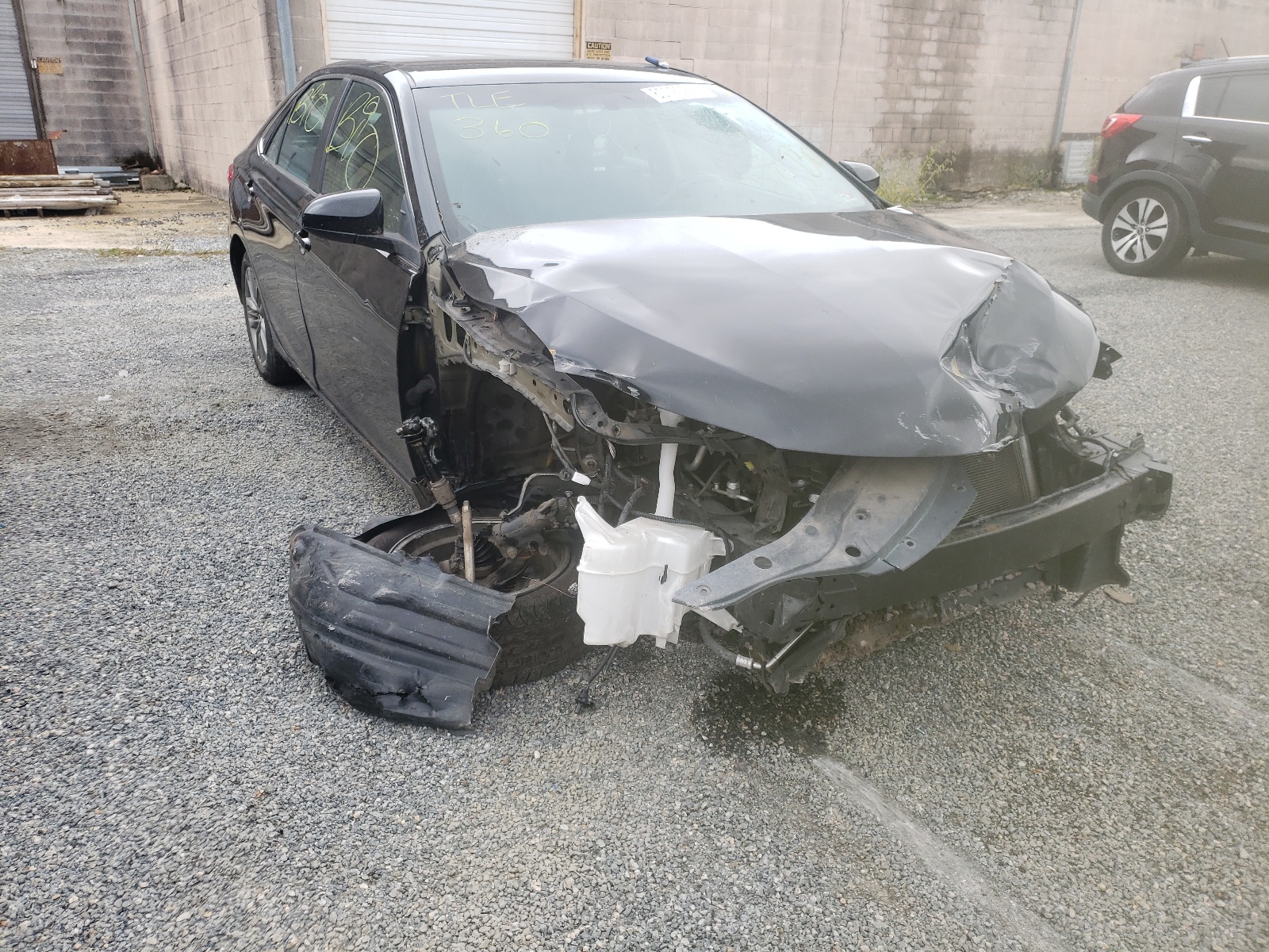 Photo 1 from auction – 2016 TOYOTA CAMRY LE with VIN 4T1BF1FK9GU262586