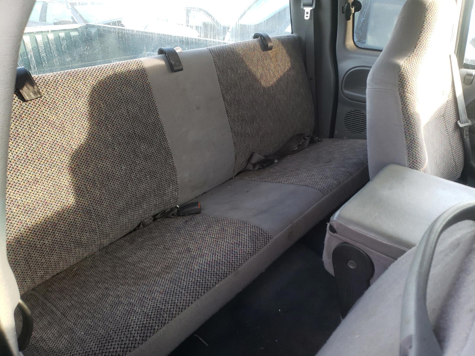 Photo 6 from auction – 2001 DODGE B1500 with VIN 1B7HC13Y31J580518