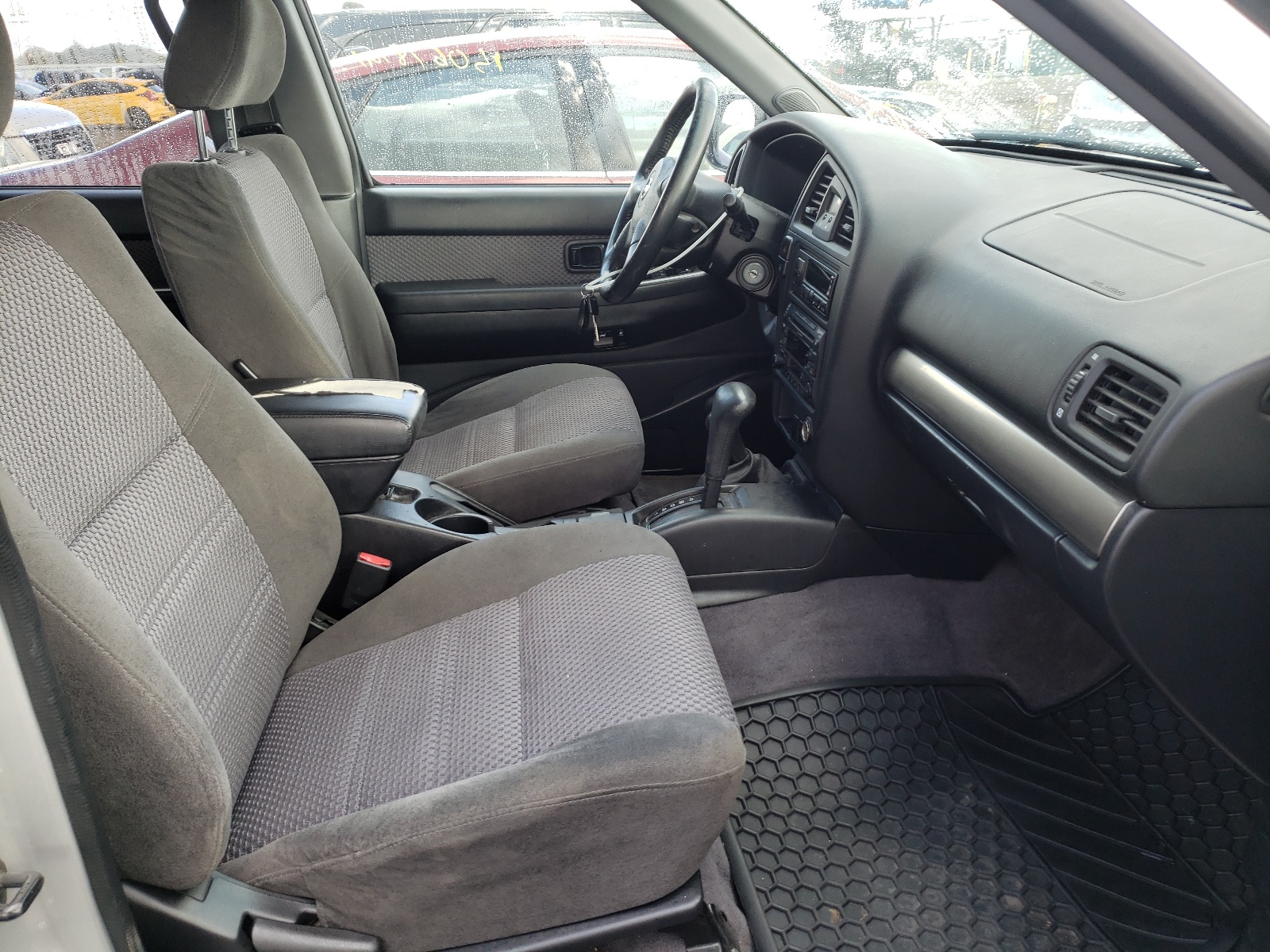 Photo 5 from auction – 2004 NISSAN PATHFINDER with VIN JN8DR09Y64W904930