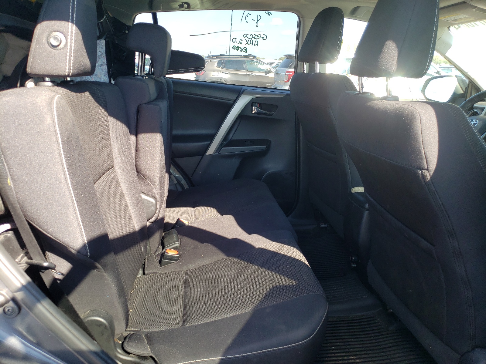 Photo 6 from auction – 2018 TOYOTA RAV4 ADVEN with VIN 2T3RFREV8JW747163