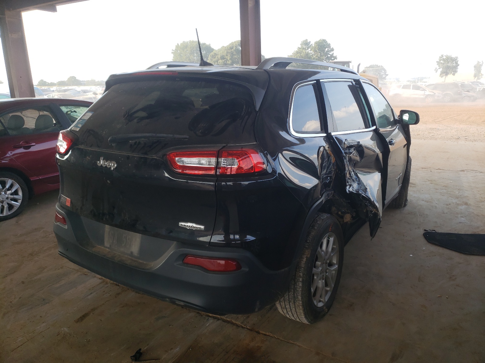 Photo 4 from auction – 2017 JEEP CHEROKEE L with VIN 1C4PJLCB1HW640401