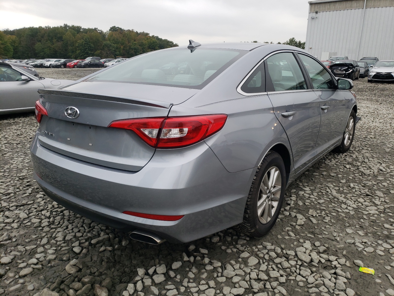 Photo 4 from auction – 2017 HYUNDAI SONATA SE with VIN 5NPE24AF6HH555964