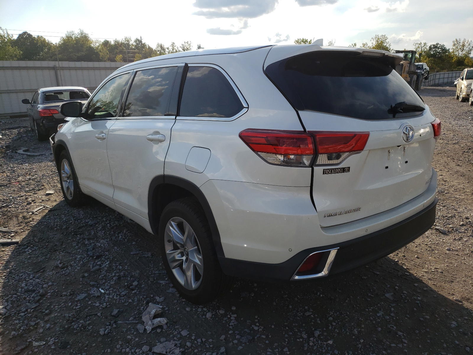 Photo 3 from auction – 2018 TOYOTA HIGHLANDER with VIN 5TDYZRFH5JS244266