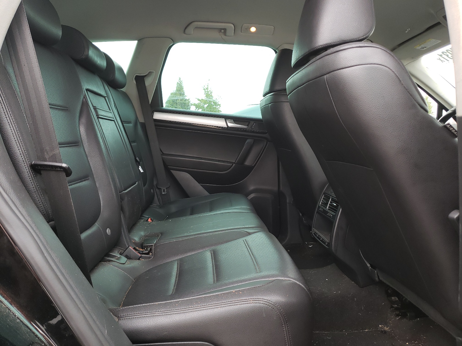 Photo 6 from auction – 2011 VOLKSWAGEN TOUAREG V6 with VIN WVGFF9BPXBD007343