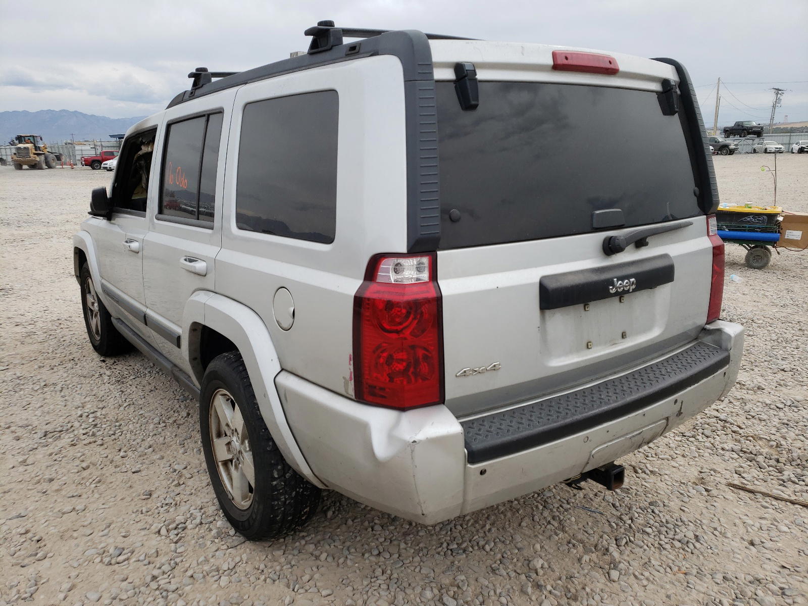 Photo 3 from auction – 2007 JEEP COMMANDER with VIN 1J8HG48K37C611573